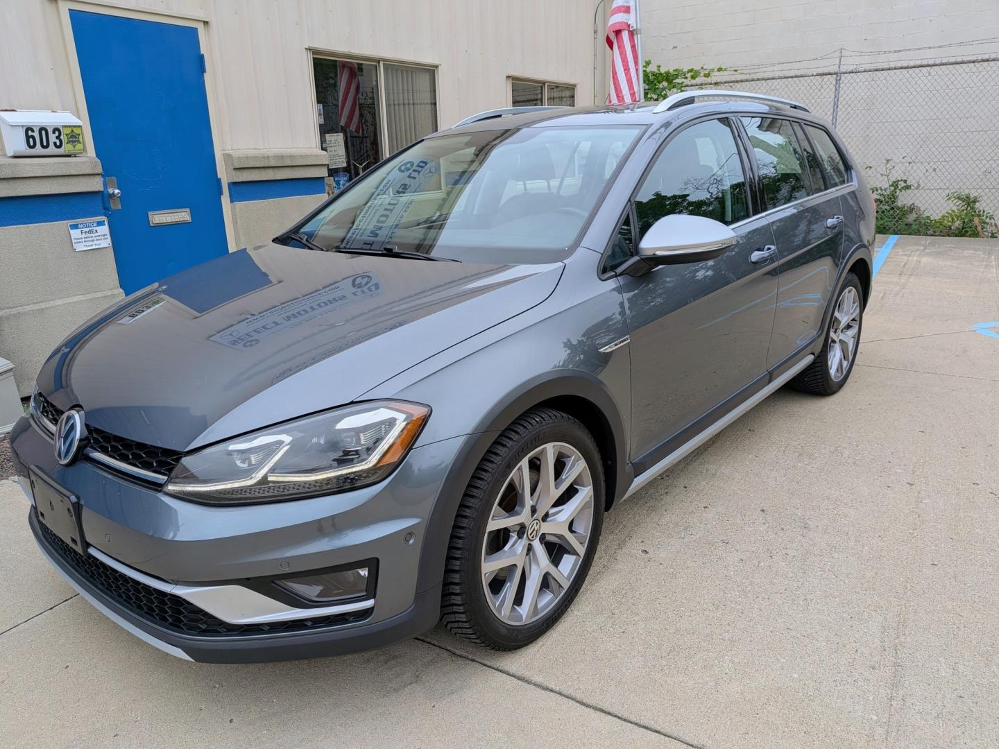 2019 Platinum Grey Metallic /Black Volkswagen Golf Alltrack TSI SE 6A (3VWH17AU4KM) with an 1.8L L4 DOHC 16V engine, 6A transmission, located at 603 Amelia Street, Plymouth, MI, 48170, (734) 459-5520, 42.378841, -83.464546 - Vehicles shown by appointment - Please call ahead - 734-459-5520, text 734-658-4573 or contact us via our web site at: http://www.selectmotors.com for complete Inventory, Photos, Videos and FREE Carfax Reports. 2019 Volkswagen Golf Alltrack SEL 4Motion Top-of-the-Line All-Wheel-Drive Wagon Pr- Photo#0