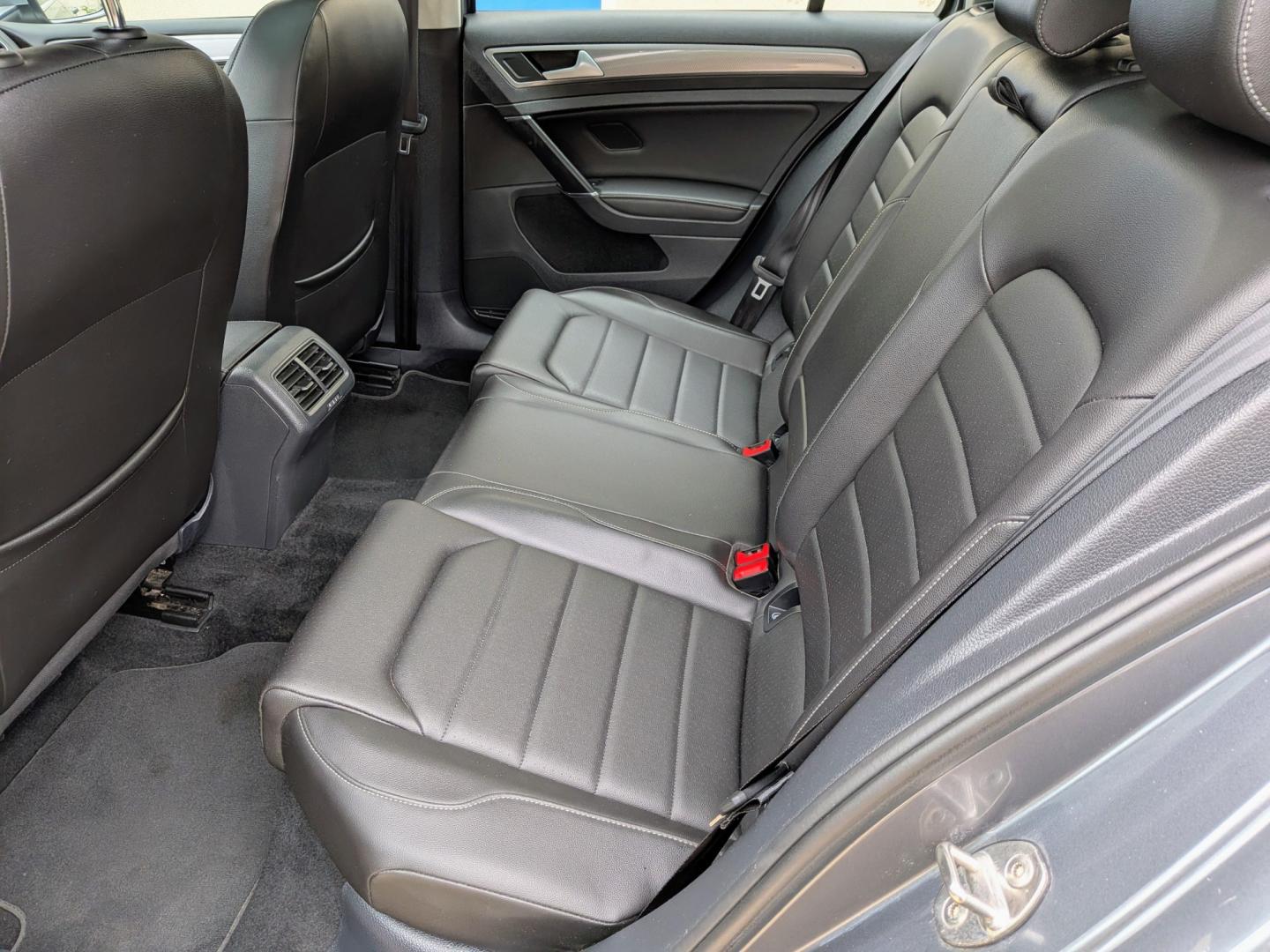 2019 Platinum Grey Metallic /Black Volkswagen Golf Alltrack TSI SE 6A (3VWH17AU4KM) with an 1.8L L4 DOHC 16V engine, 6A transmission, located at 603 Amelia Street, Plymouth, MI, 48170, (734) 459-5520, 42.378841, -83.464546 - Vehicles shown by appointment - Please call ahead - 734-459-5520, text 734-658-4573 or contact us via our web site at: http://www.selectmotors.com for complete Inventory, Photos, Videos and FREE Carfax Reports. 2019 Volkswagen Golf Alltrack SEL 4Motion Top-of-the-Line All-Wheel-Drive Wagon Pr- Photo#6