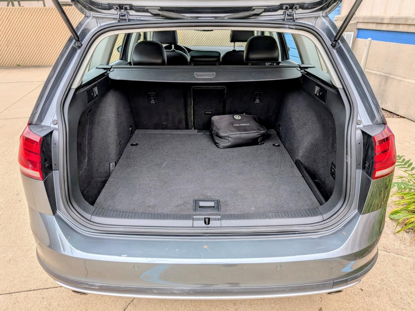 2019 Platinum Grey Metallic /Black Volkswagen Golf Alltrack TSI SE 6A (3VWH17AU4KM) with an 1.8L L4 DOHC 16V engine, 6A transmission, located at 603 Amelia Street, Plymouth, MI, 48170, (734) 459-5520, 42.378841, -83.464546 - Vehicles shown by appointment - Please call ahead - 734-459-5520, text 734-658-4573 or contact us via our web site at: http://www.selectmotors.com for complete Inventory, Photos, Videos and FREE Carfax Reports. 2019 Volkswagen Golf Alltrack SEL 4Motion Top-of-the-Line All-Wheel-Drive Wagon Pr- Photo#7