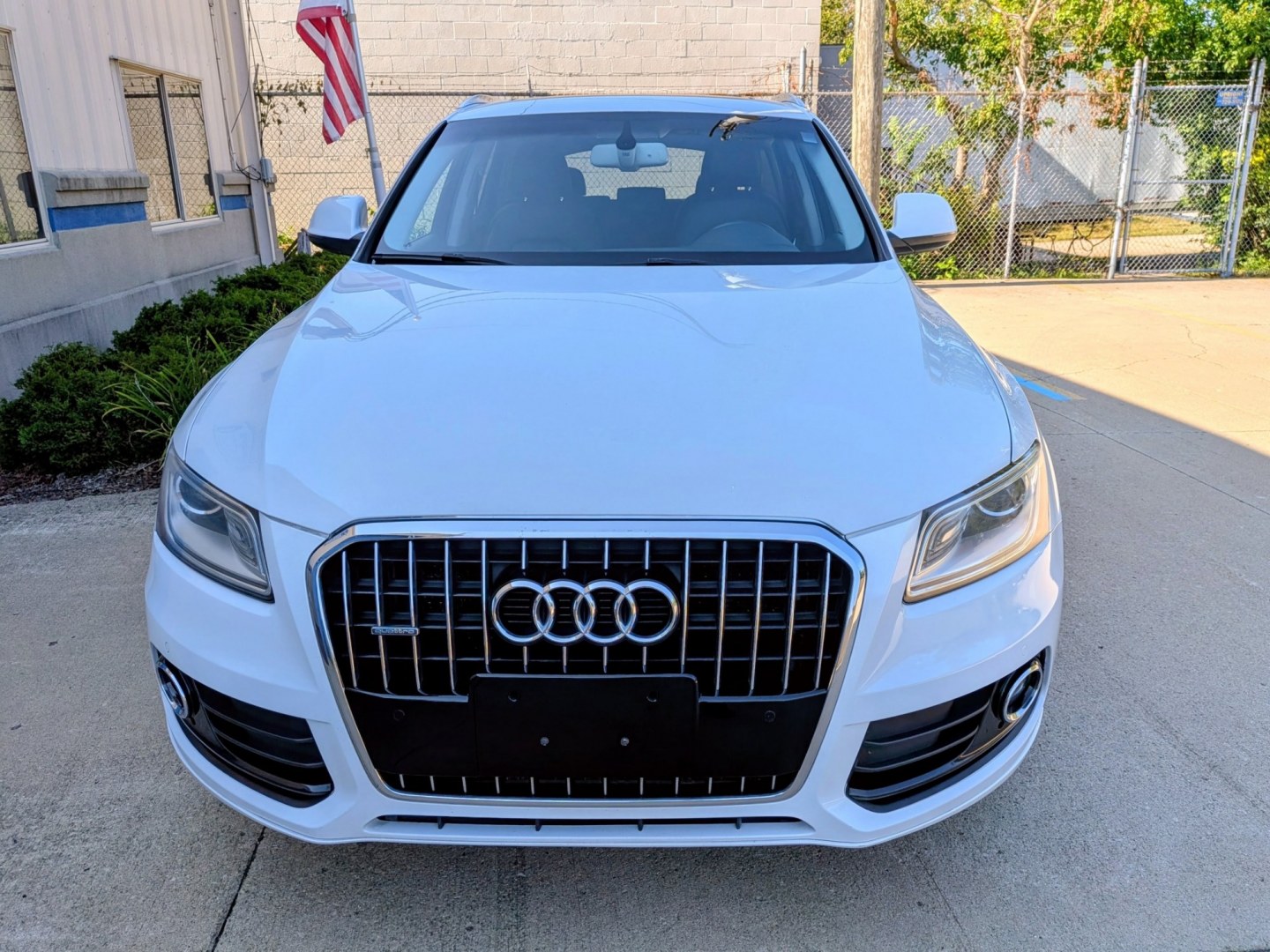 2013 White /Black Leather Audi Q5 2.0 quattro Premium (WA1LFAFP4DA) with an 2.0L L4 DOHC 16V engine, 6-Speed Automatic transmission, located at 603 Amelia Street, Plymouth, MI, 48170, (734) 459-5520, 42.378841, -83.464546 - Vehicles shown by appointment - Please call ahead - 734-459-5520, text 734-658-4573 or contact us via our web site at: http://www.selectmotors.com for complete Inventory, Photos, Videos and FREE Carfax Reports. 2013 Audi Q5 quattro 2.0T Premium Plus,Extra clean, runs and drives excellent — Warr- Photo#1