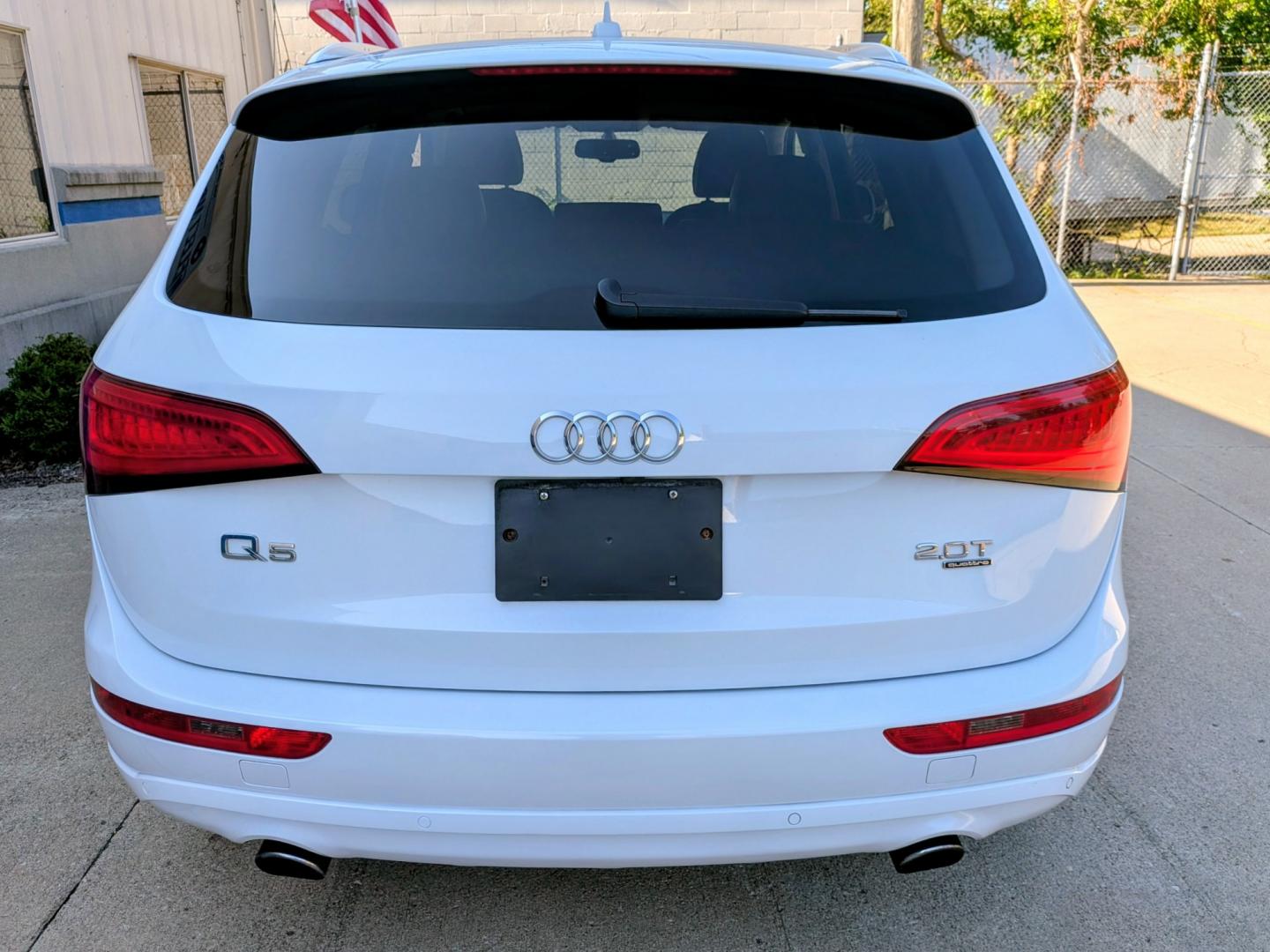 2013 White /Black Leather Audi Q5 2.0 quattro Premium (WA1LFAFP4DA) with an 2.0L L4 DOHC 16V engine, 6-Speed Automatic transmission, located at 603 Amelia Street, Plymouth, MI, 48170, (734) 459-5520, 42.378841, -83.464546 - Vehicles shown by appointment - Please call ahead - 734-459-5520, text 734-658-4573 or contact us via our web site at: http://www.selectmotors.com for complete Inventory, Photos, Videos and FREE Carfax Reports. 2013 Audi Q5 quattro 2.0T Premium Plus,Extra clean, runs and drives excellent — Warr- Photo#15