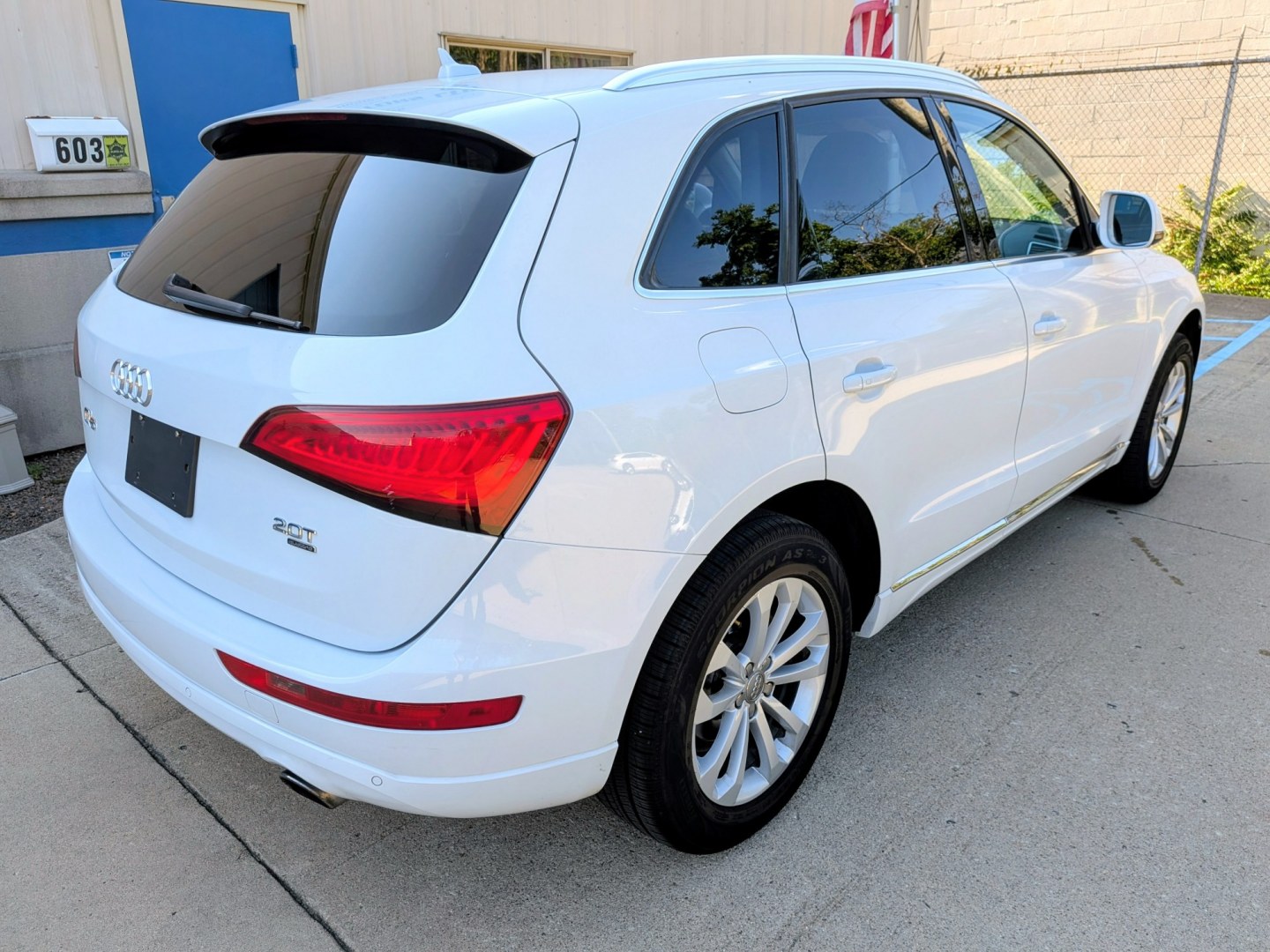 2013 White /Black Leather Audi Q5 2.0 quattro Premium (WA1LFAFP4DA) with an 2.0L L4 DOHC 16V engine, 6-Speed Automatic transmission, located at 603 Amelia Street, Plymouth, MI, 48170, (734) 459-5520, 42.378841, -83.464546 - Vehicles shown by appointment - Please call ahead - 734-459-5520, text 734-658-4573 or contact us via our web site at: http://www.selectmotors.com for complete Inventory, Photos, Videos and FREE Carfax Reports. 2013 Audi Q5 quattro 2.0T Premium Plus,Extra clean, runs and drives excellent — Warr- Photo#14