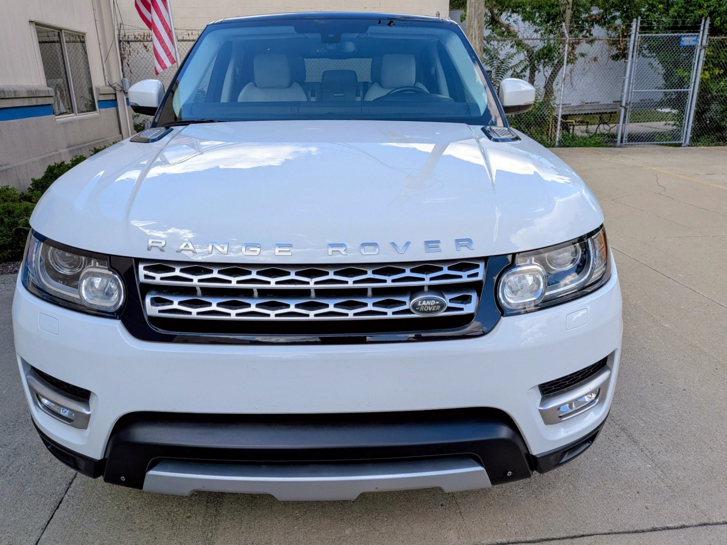 2015 White /Ivory/Ebony Leather Land Rover Range Rover Sport SE (SALWR2VF4FA) with an 3.0L V6 24V DOHC SUPERCHARGED engine, 8A transmission, located at 603 Amelia Street, Plymouth, MI, 48170, (734) 459-5520, 42.378841, -83.464546 - 2015 Land Rover Range Rover Sport 4WD HSE Price: $13,995 (Includes Dealer Doc Fee & Warranty) Mileage: 103,000 miles Vehicle Highlights: Ownership: 1-Owner vehicle, originally from Oklahoma (rust-free underside) Condition: Extra clean inside and out, meticulously maintained Exterior:- Photo#1