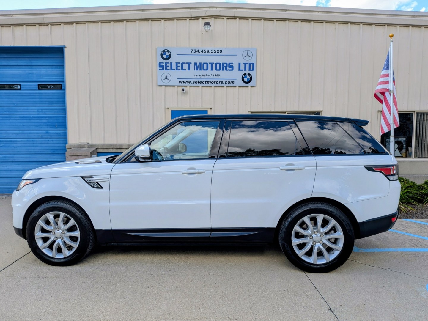 2015 White /Ivory/Ebony Leather Land Rover Range Rover Sport SE (SALWR2VF4FA) with an 3.0L V6 24V DOHC SUPERCHARGED engine, 8A transmission, located at 603 Amelia Street, Plymouth, MI, 48170, (734) 459-5520, 42.378841, -83.464546 - 2015 Land Rover Range Rover Sport 4WD HSE Price: $13,995 (Includes Dealer Doc Fee & Warranty) Mileage: 103,000 miles Vehicle Highlights: Ownership: 1-Owner vehicle, originally from Oklahoma (rust-free underside) Condition: Extra clean inside and out, meticulously maintained Exterior:- Photo#2