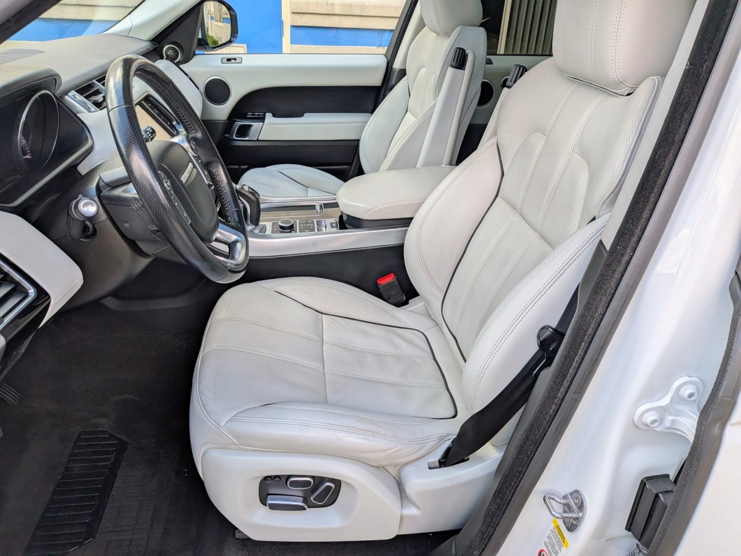 2015 White /Ivory/Ebony Leather Land Rover Range Rover Sport SE (SALWR2VF4FA) with an 3.0L V6 24V DOHC SUPERCHARGED engine, 8A transmission, located at 603 Amelia Street, Plymouth, MI, 48170, (734) 459-5520, 42.378841, -83.464546 - 2015 Land Rover Range Rover Sport 4WD HSE Price: $13,995 (Includes Dealer Doc Fee & Warranty) Mileage: 103,000 miles Vehicle Highlights: Ownership: 1-Owner vehicle, originally from Oklahoma (rust-free underside) Condition: Extra clean inside and out, meticulously maintained Exterior:- Photo#4