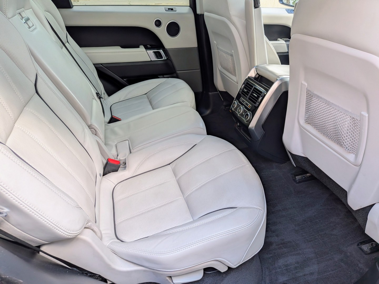 2015 White /Ivory/Ebony Leather Land Rover Range Rover Sport SE (SALWR2VF4FA) with an 3.0L V6 24V DOHC SUPERCHARGED engine, 8A transmission, located at 603 Amelia Street, Plymouth, MI, 48170, (734) 459-5520, 42.378841, -83.464546 - 2015 Land Rover Range Rover Sport 4WD HSE Price: $13,995 (Includes Dealer Doc Fee & Warranty) Mileage: 103,000 miles Vehicle Highlights: Ownership: 1-Owner vehicle, originally from Oklahoma (rust-free underside) Condition: Extra clean inside and out, meticulously maintained Exterior:- Photo#9