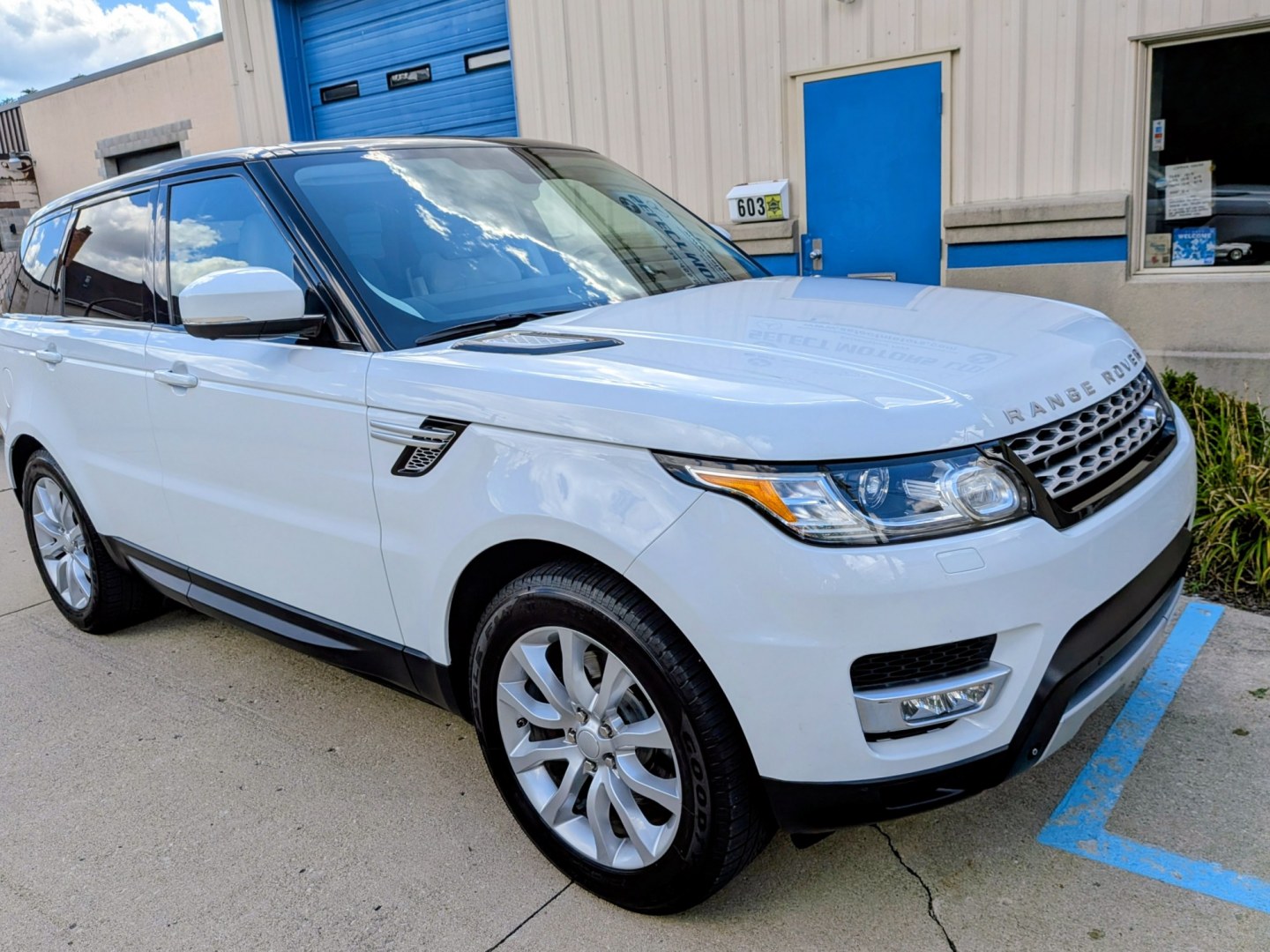 2015 White /Ivory/Ebony Leather Land Rover Range Rover Sport SE (SALWR2VF4FA) with an 3.0L V6 24V DOHC SUPERCHARGED engine, 8A transmission, located at 603 Amelia Street, Plymouth, MI, 48170, (734) 459-5520, 42.378841, -83.464546 - 2015 Land Rover Range Rover Sport 4WD HSE Price: $13,995 (Includes Dealer Doc Fee & Warranty) Mileage: 103,000 miles Vehicle Highlights: Ownership: 1-Owner vehicle, originally from Oklahoma (rust-free underside) Condition: Extra clean inside and out, meticulously maintained Exterior:- Photo#13