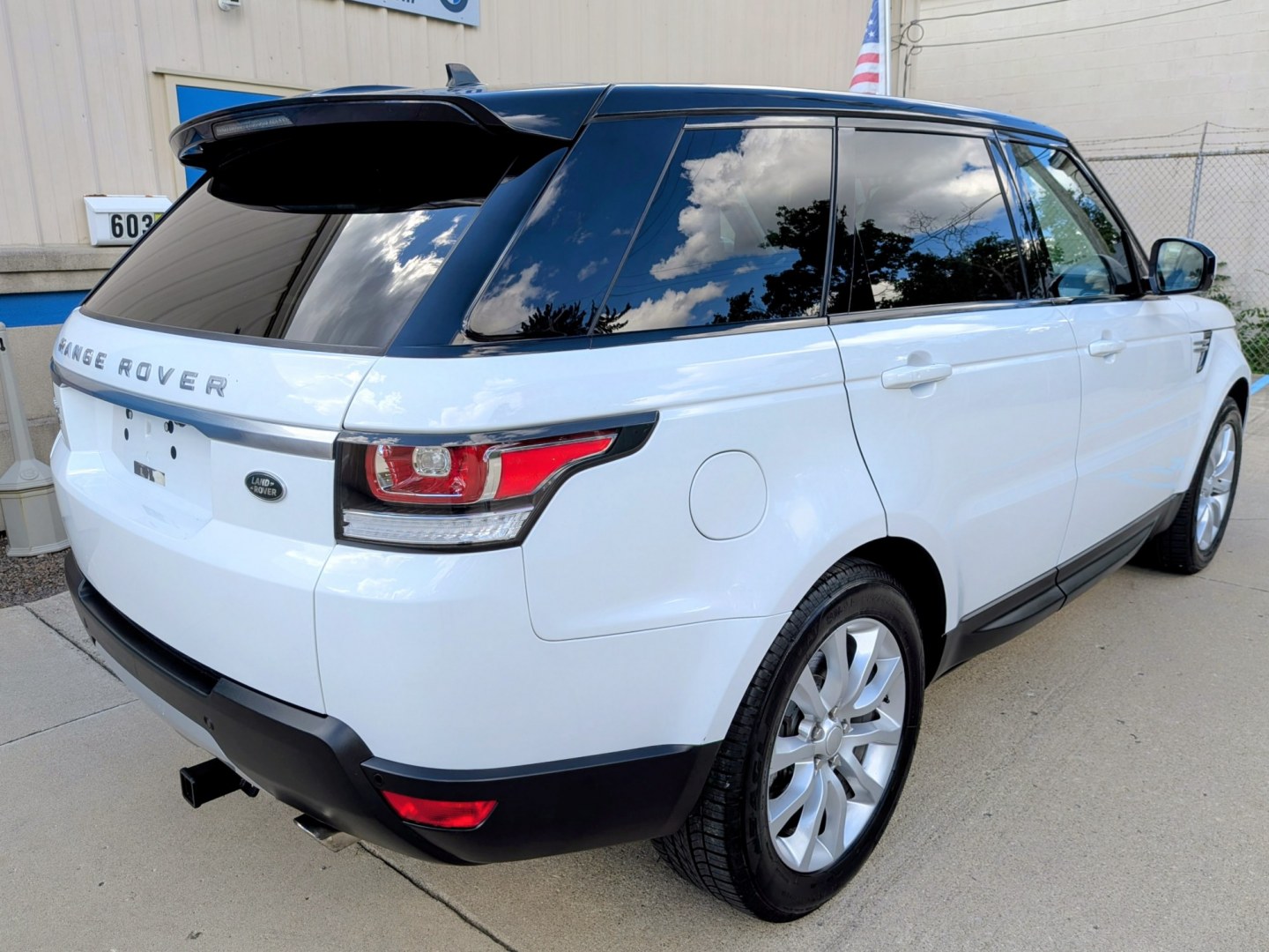 2015 White /Ivory/Ebony Leather Land Rover Range Rover Sport SE (SALWR2VF4FA) with an 3.0L V6 24V DOHC SUPERCHARGED engine, 8A transmission, located at 603 Amelia Street, Plymouth, MI, 48170, (734) 459-5520, 42.378841, -83.464546 - 2015 Land Rover Range Rover Sport 4WD HSE Price: $13,995 (Includes Dealer Doc Fee & Warranty) Mileage: 103,000 miles Vehicle Highlights: Ownership: 1-Owner vehicle, originally from Oklahoma (rust-free underside) Condition: Extra clean inside and out, meticulously maintained Exterior:- Photo#15