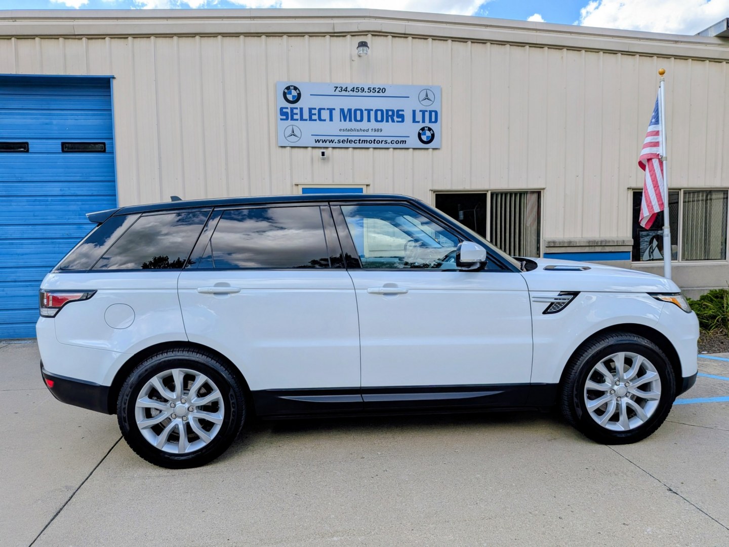 2015 White /Ivory/Ebony Leather Land Rover Range Rover Sport SE (SALWR2VF4FA) with an 3.0L V6 24V DOHC SUPERCHARGED engine, 8A transmission, located at 603 Amelia Street, Plymouth, MI, 48170, (734) 459-5520, 42.378841, -83.464546 - 2015 Land Rover Range Rover Sport 4WD HSE Price: $13,995 (Includes Dealer Doc Fee & Warranty) Mileage: 103,000 miles Vehicle Highlights: Ownership: 1-Owner vehicle, originally from Oklahoma (rust-free underside) Condition: Extra clean inside and out, meticulously maintained Exterior:- Photo#14