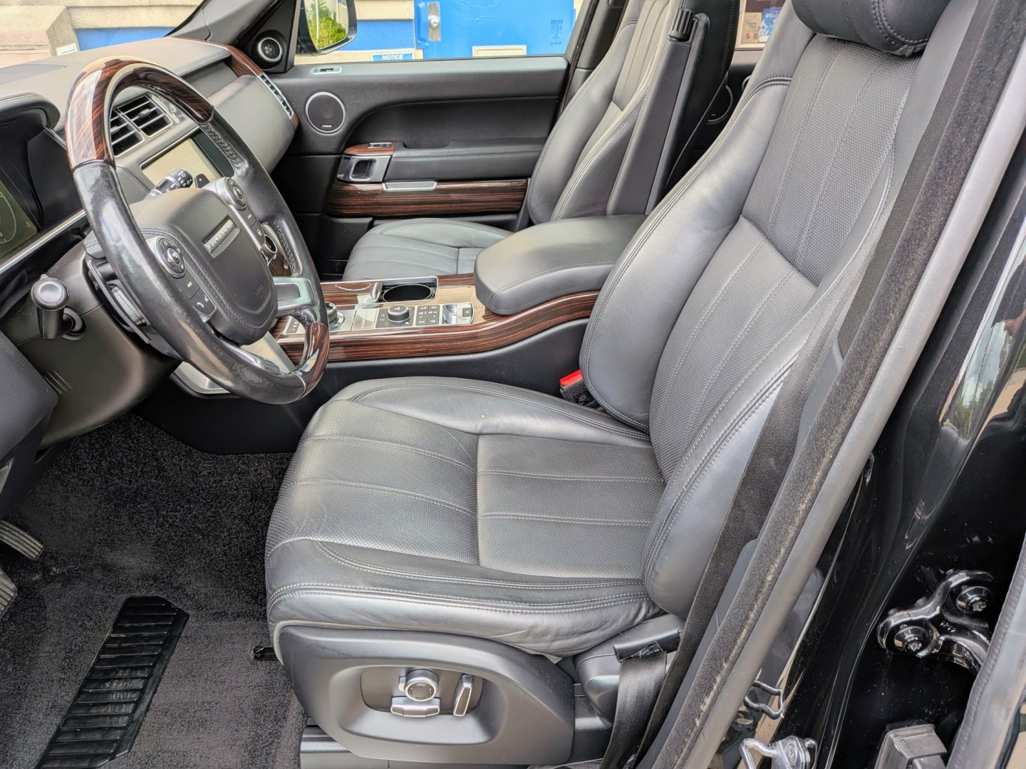 2017 Black /Ebony Land Rover Range Rover HSE (SALGS2FKXHA) with an 3.0L V6 DOHC 24V SUPERCHARGED engine, 8A transmission, located at 603 Amelia Street, Plymouth, MI, 48170, (734) 459-5520, 42.378841, -83.464546- Photo#4