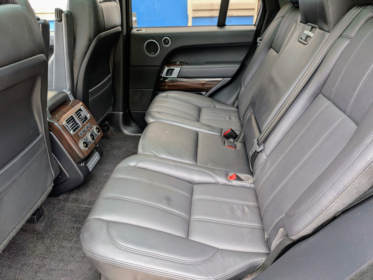 2017 Black /Ebony Land Rover Range Rover HSE (SALGS2FKXHA) with an 3.0L V6 DOHC 24V SUPERCHARGED engine, 8A transmission, located at 603 Amelia Street, Plymouth, MI, 48170, (734) 459-5520, 42.378841, -83.464546- Photo#5