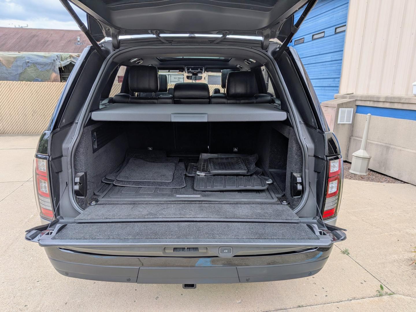 2017 Black /Ebony Land Rover Range Rover HSE (SALGS2FKXHA) with an 3.0L V6 DOHC 24V SUPERCHARGED engine, 8A transmission, located at 603 Amelia Street, Plymouth, MI, 48170, (734) 459-5520, 42.378841, -83.464546- Photo#7