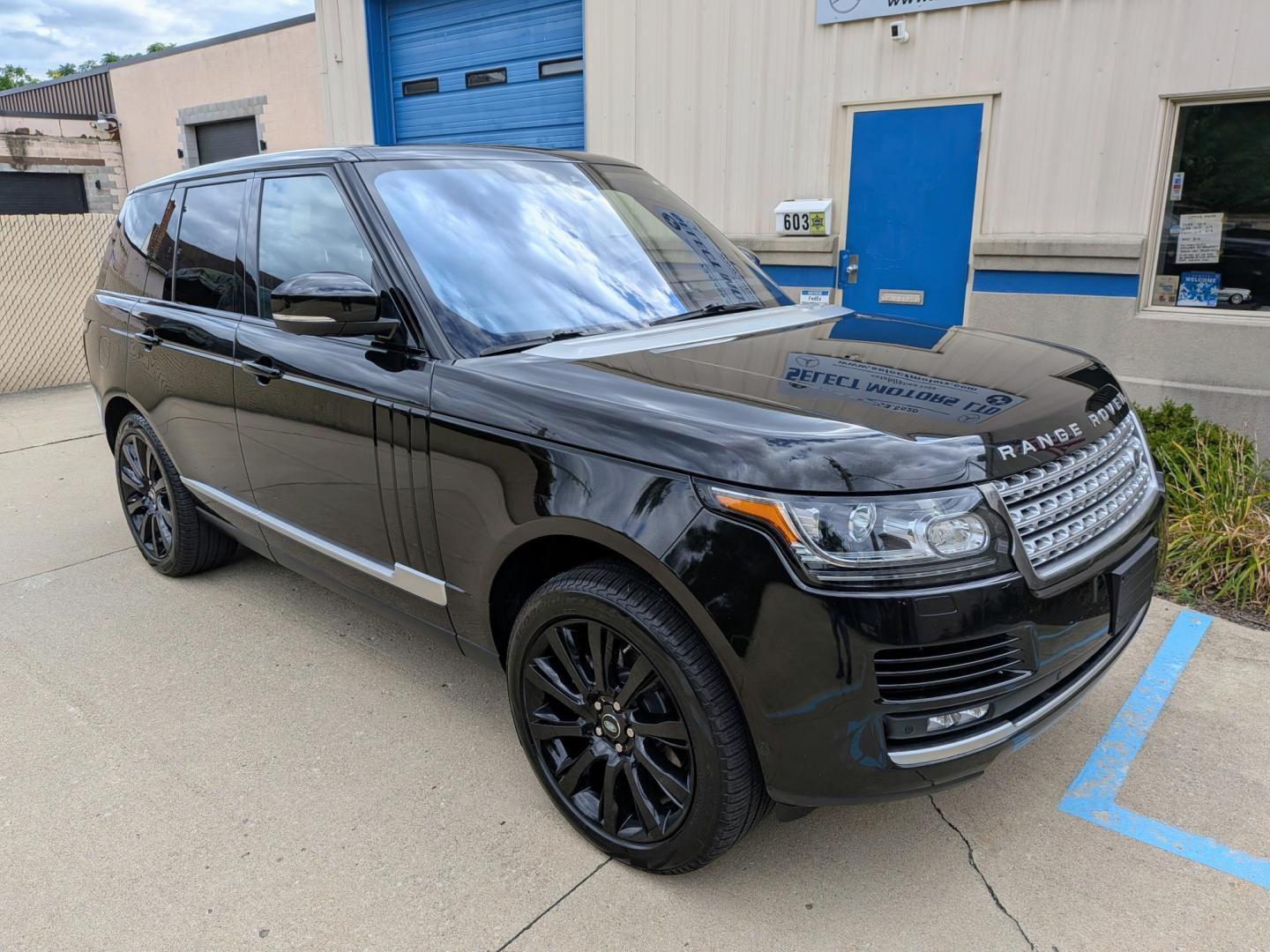 2017 Black /Ebony Land Rover Range Rover HSE (SALGS2FKXHA) with an 3.0L V6 DOHC 24V SUPERCHARGED engine, 8A transmission, located at 603 Amelia Street, Plymouth, MI, 48170, (734) 459-5520, 42.378841, -83.464546- Photo#11