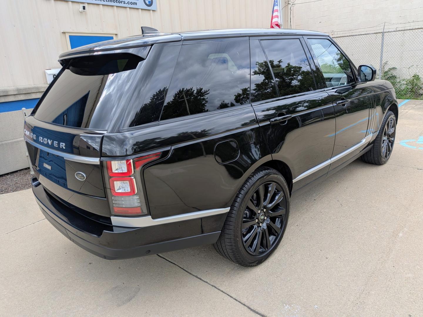2017 Black /Ebony Land Rover Range Rover HSE (SALGS2FKXHA) with an 3.0L V6 DOHC 24V SUPERCHARGED engine, 8A transmission, located at 603 Amelia Street, Plymouth, MI, 48170, (734) 459-5520, 42.378841, -83.464546- Photo#13