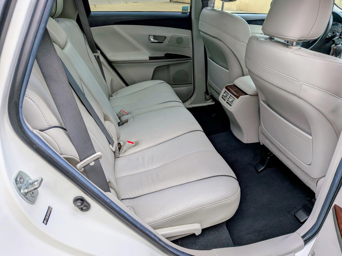 2011 Blizzard Pearl /Light Gray Leather Toyota Venza AWD V6 (4T3BK3BB0BU) with an 3.5L V6 DOHC 24V engine, 6A transmission, located at 603 Amelia Street, Plymouth, MI, 48170, (734) 459-5520, 42.378841, -83.464546 - Vehicles shown by appointment - Please call ahead - 734-459-5520, text 734-658-4573 or contact us via our web site at: http://www.selectmotors.com for complete Inventory, Photos, Videos and FREE Carfax Reports. 2011 Toyota Venza V6 AWD – Fully Loaded & Exceptional Condition! Price: $10,995 (- Photo#7