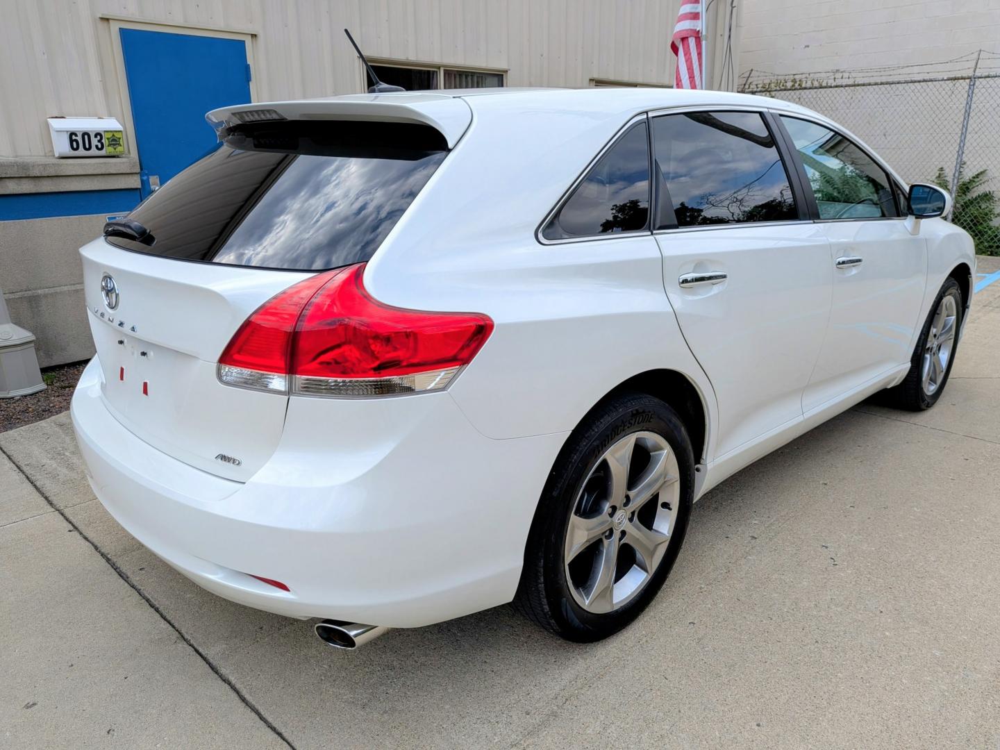 2011 Blizzard Pearl /Light Gray Leather Toyota Venza AWD V6 (4T3BK3BB0BU) with an 3.5L V6 DOHC 24V engine, 6A transmission, located at 603 Amelia Street, Plymouth, MI, 48170, (734) 459-5520, 42.378841, -83.464546 - Vehicles shown by appointment - Please call ahead - 734-459-5520, text 734-658-4573 or contact us via our web site at: http://www.selectmotors.com for complete Inventory, Photos, Videos and FREE Carfax Reports. 2011 Toyota Venza V6 AWD – Fully Loaded & Exceptional Condition! Price: $10,995 (- Photo#11
