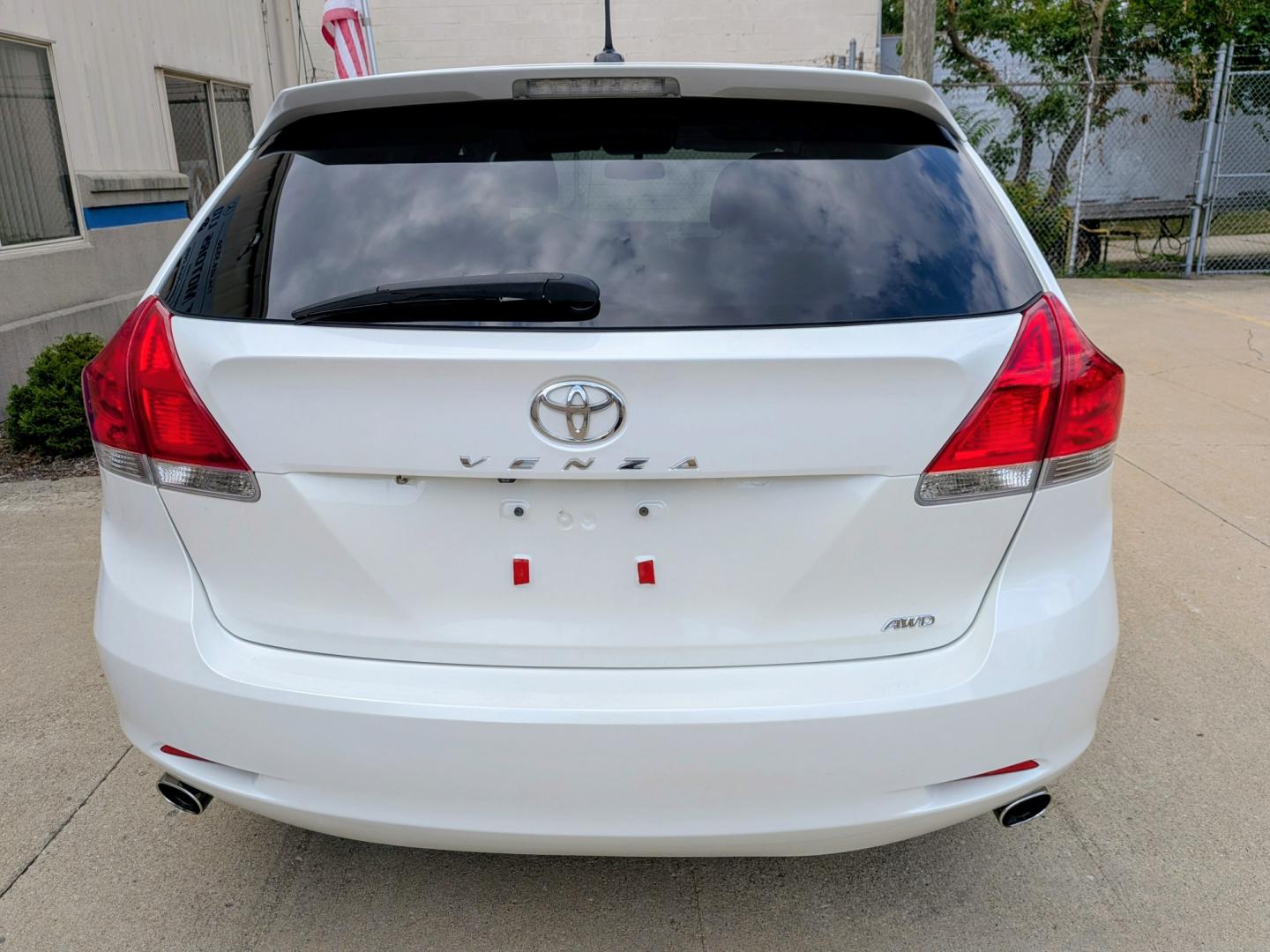 2011 Blizzard Pearl /Light Gray Leather Toyota Venza AWD V6 (4T3BK3BB0BU) with an 3.5L V6 DOHC 24V engine, 6A transmission, located at 603 Amelia Street, Plymouth, MI, 48170, (734) 459-5520, 42.378841, -83.464546 - Vehicles shown by appointment - Please call ahead - 734-459-5520, text 734-658-4573 or contact us via our web site at: http://www.selectmotors.com for complete Inventory, Photos, Videos and FREE Carfax Reports. 2011 Toyota Venza V6 AWD – Fully Loaded & Exceptional Condition! Price: $10,995 (- Photo#12