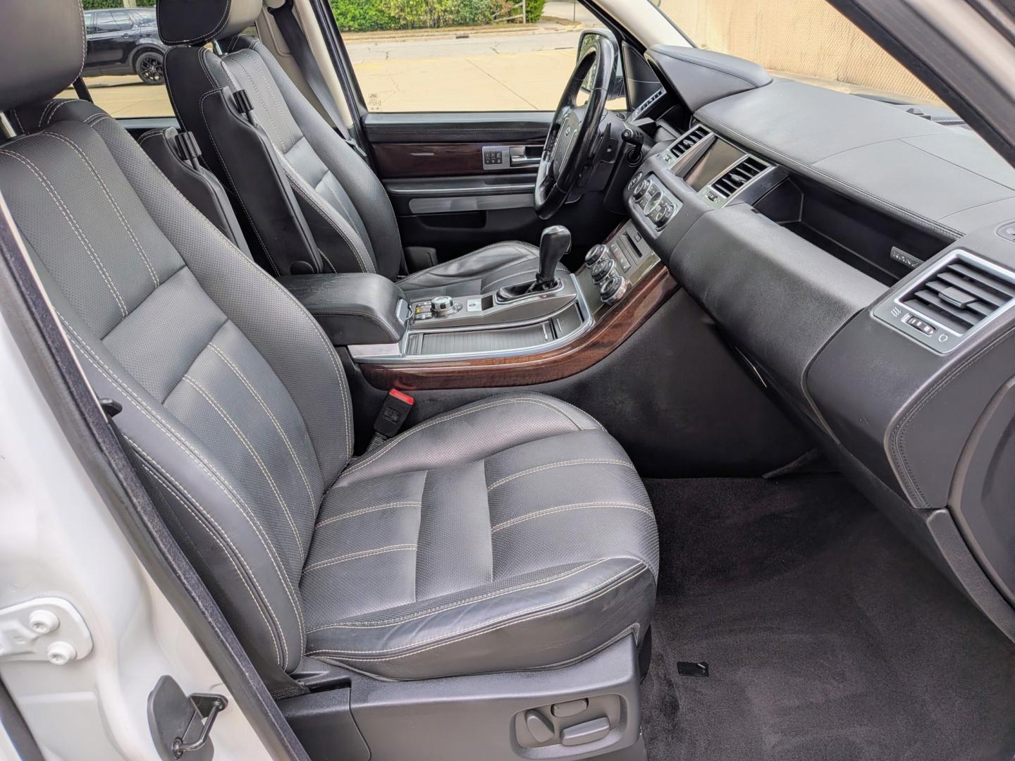 2011 White /Ebony Leather Land Rover Range Rover Sport Supercharged (SALSH2E4XBA) with an 5.0 V8 DOHC 32V SUPERCHARGED engine, 6-Speed Automatic transmission, located at 603 Amelia Street, Plymouth, MI, 48170, (734) 459-5520, 42.378841, -83.464546 - Vehicles shown by appointment - Please call ahead - 734-459-5520, text 734-658-4573 or contact us via our web site at: http://www.selectmotors.com for complete Inventory, Photos, Videos and FREE Carfax Reports. Step into supercharged V8 510hp 5.0 luxury without the original six-figure price tag.- Photo#8