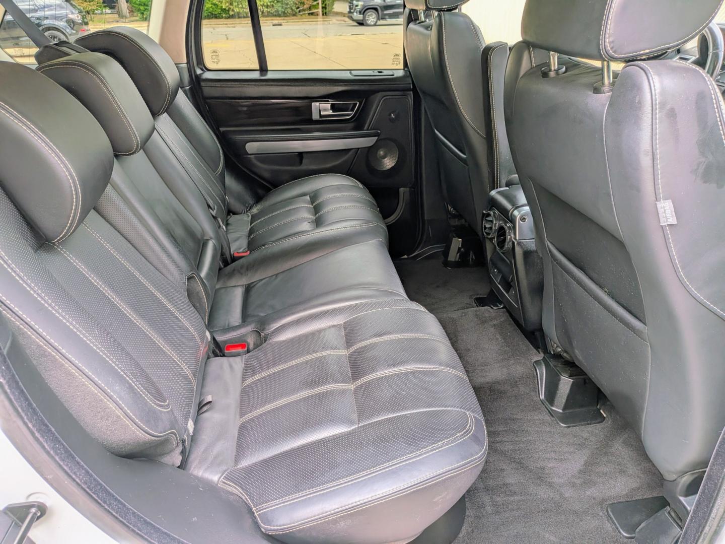 2011 White /Ebony Leather Land Rover Range Rover Sport Supercharged (SALSH2E4XBA) with an 5.0 V8 DOHC 32V SUPERCHARGED engine, 6-Speed Automatic transmission, located at 603 Amelia Street, Plymouth, MI, 48170, (734) 459-5520, 42.378841, -83.464546 - Vehicles shown by appointment - Please call ahead - 734-459-5520, text 734-658-4573 or contact us via our web site at: http://www.selectmotors.com for complete Inventory, Photos, Videos and FREE Carfax Reports. Step into supercharged V8 510hp 5.0 luxury without the original six-figure price tag.- Photo#9