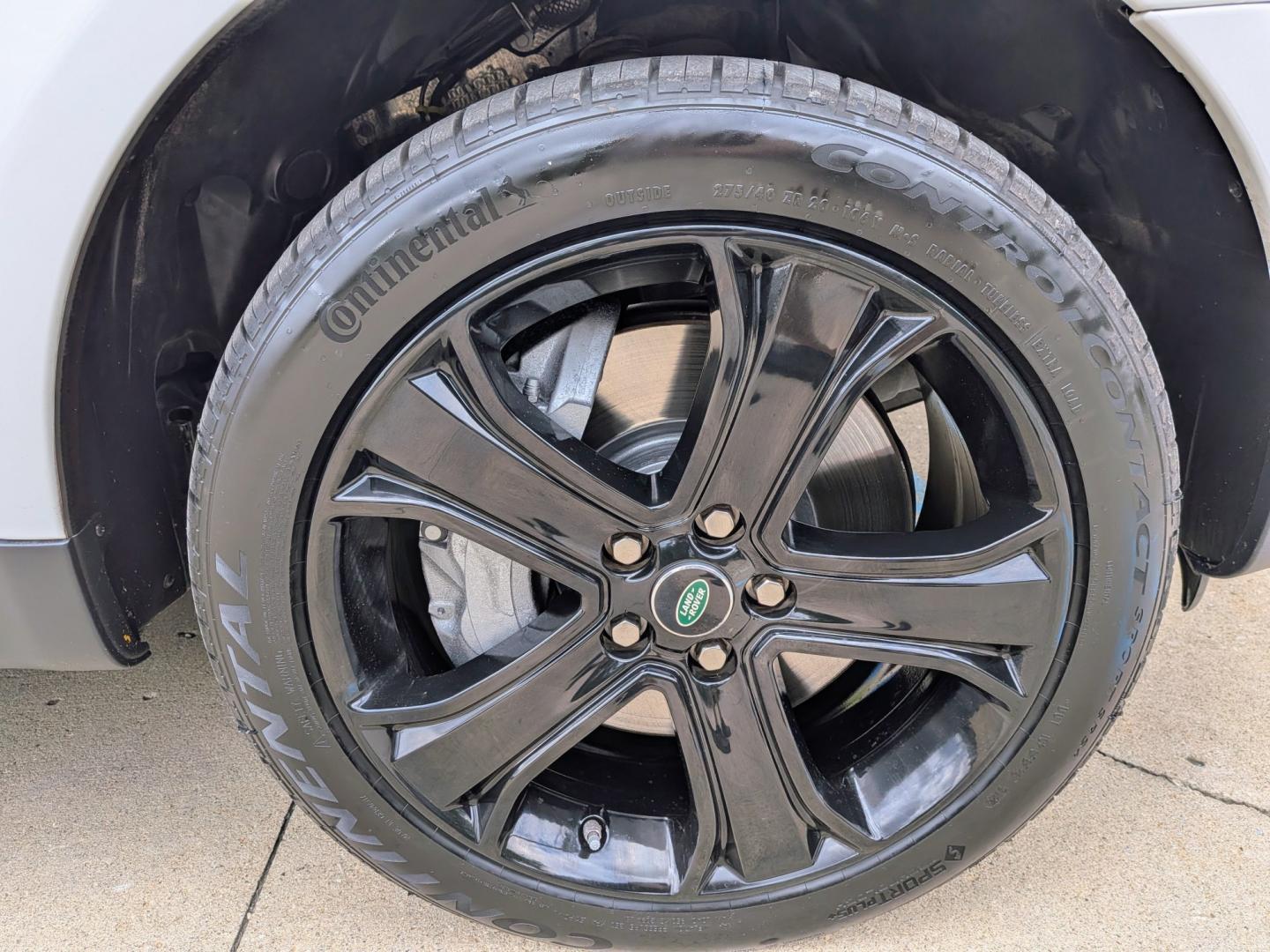2011 White /Ebony Leather Land Rover Range Rover Sport Supercharged (SALSH2E4XBA) with an 5.0 V8 DOHC 32V SUPERCHARGED engine, 6-Speed Automatic transmission, located at 603 Amelia Street, Plymouth, MI, 48170, (734) 459-5520, 42.378841, -83.464546 - Vehicles shown by appointment - Please call ahead - 734-459-5520, text 734-658-4573 or contact us via our web site at: http://www.selectmotors.com for complete Inventory, Photos, Videos and FREE Carfax Reports. Step into supercharged V8 510hp 5.0 luxury without the original six-figure price tag.- Photo#15