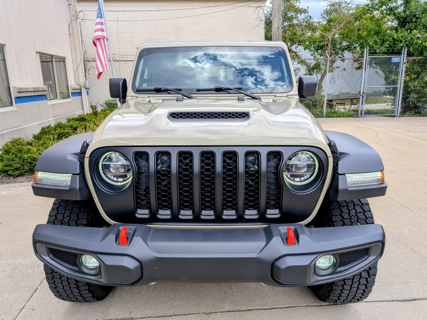 2022 Gobi /Black Jeep Gladiator Mojave (1C6JJTEG8NL) with an 3.6L V6 DOHC 24V engine, 6M transmission, located at 603 Amelia Street, Plymouth, MI, 48170, (734) 459-5520, 42.378841, -83.464546 - Vehicles shown by appointment - Please call ahead - 734-459-5520, text 734-658-4573 or contact us via our web site at: http://www.selectmotors.com for complete Inventory, Photos, Videos and FREE Carfax Reports. FOR SALE: 2022 Jeep Gladiator Mojave 4x4 Price: $29,995 | Limited Edition Gobi Clea- Photo#1