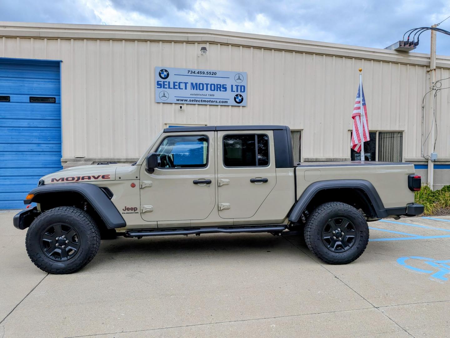 2022 Gobi /Black Jeep Gladiator Mojave (1C6JJTEG8NL) with an 3.6L V6 DOHC 24V engine, 6M transmission, located at 603 Amelia Street, Plymouth, MI, 48170, (734) 459-5520, 42.378841, -83.464546 - Vehicles shown by appointment - Please call ahead - 734-459-5520, text 734-658-4573 or contact us via our web site at: http://www.selectmotors.com for complete Inventory, Photos, Videos and FREE Carfax Reports. FOR SALE: 2022 Jeep Gladiator Mojave 4x4 Price: $29,995 | Limited Edition Gobi Clea- Photo#2