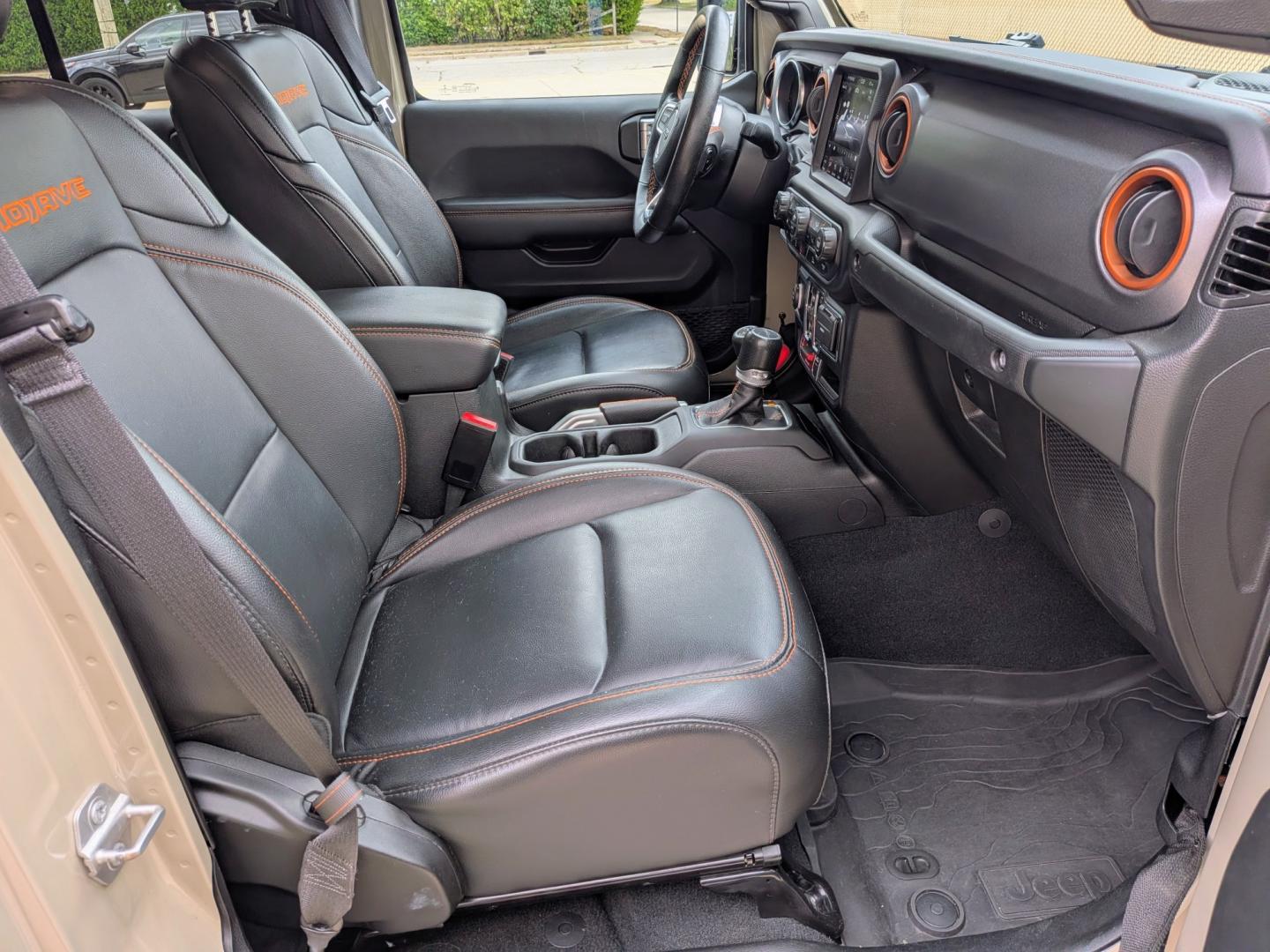 2022 Gobi /Black Jeep Gladiator Mojave (1C6JJTEG8NL) with an 3.6L V6 DOHC 24V engine, 6M transmission, located at 603 Amelia Street, Plymouth, MI, 48170, (734) 459-5520, 42.378841, -83.464546 - Vehicles shown by appointment - Please call ahead - 734-459-5520, text 734-658-4573 or contact us via our web site at: http://www.selectmotors.com for complete Inventory, Photos, Videos and FREE Carfax Reports. FOR SALE: 2022 Jeep Gladiator Mojave 4x4 Price: $29,995 | Limited Edition Gobi Clea- Photo#6