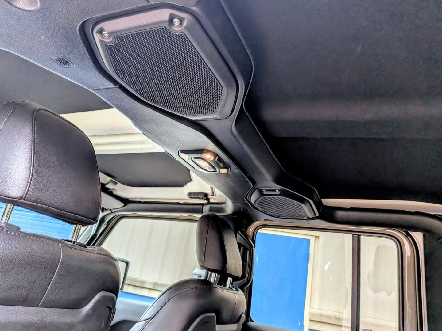 2022 Gobi /Black Jeep Gladiator Mojave (1C6JJTEG8NL) with an 3.6L V6 DOHC 24V engine, 6M transmission, located at 603 Amelia Street, Plymouth, MI, 48170, (734) 459-5520, 42.378841, -83.464546 - Vehicles shown by appointment - Please call ahead - 734-459-5520, text 734-658-4573 or contact us via our web site at: http://www.selectmotors.com for complete Inventory, Photos, Videos and FREE Carfax Reports. FOR SALE: 2022 Jeep Gladiator Mojave 4x4 Price: $29,995 | Limited Edition Gobi Clea- Photo#9