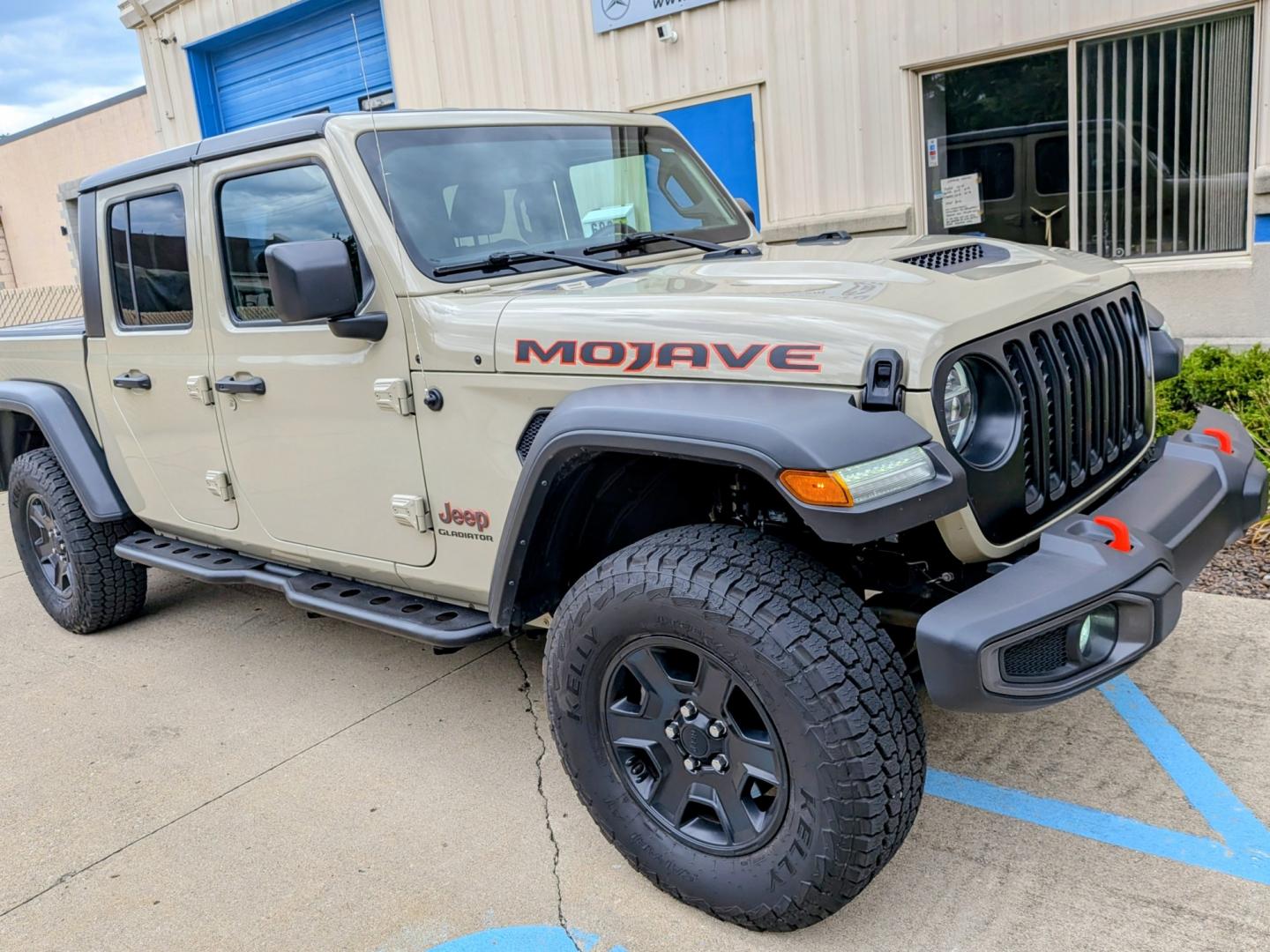 2022 Gobi /Black Jeep Gladiator Mojave (1C6JJTEG8NL) with an 3.6L V6 DOHC 24V engine, 6M transmission, located at 603 Amelia Street, Plymouth, MI, 48170, (734) 459-5520, 42.378841, -83.464546 - Vehicles shown by appointment - Please call ahead - 734-459-5520, text 734-658-4573 or contact us via our web site at: http://www.selectmotors.com for complete Inventory, Photos, Videos and FREE Carfax Reports. FOR SALE: 2022 Jeep Gladiator Mojave 4x4 Price: $29,995 | Limited Edition Gobi Clea- Photo#11
