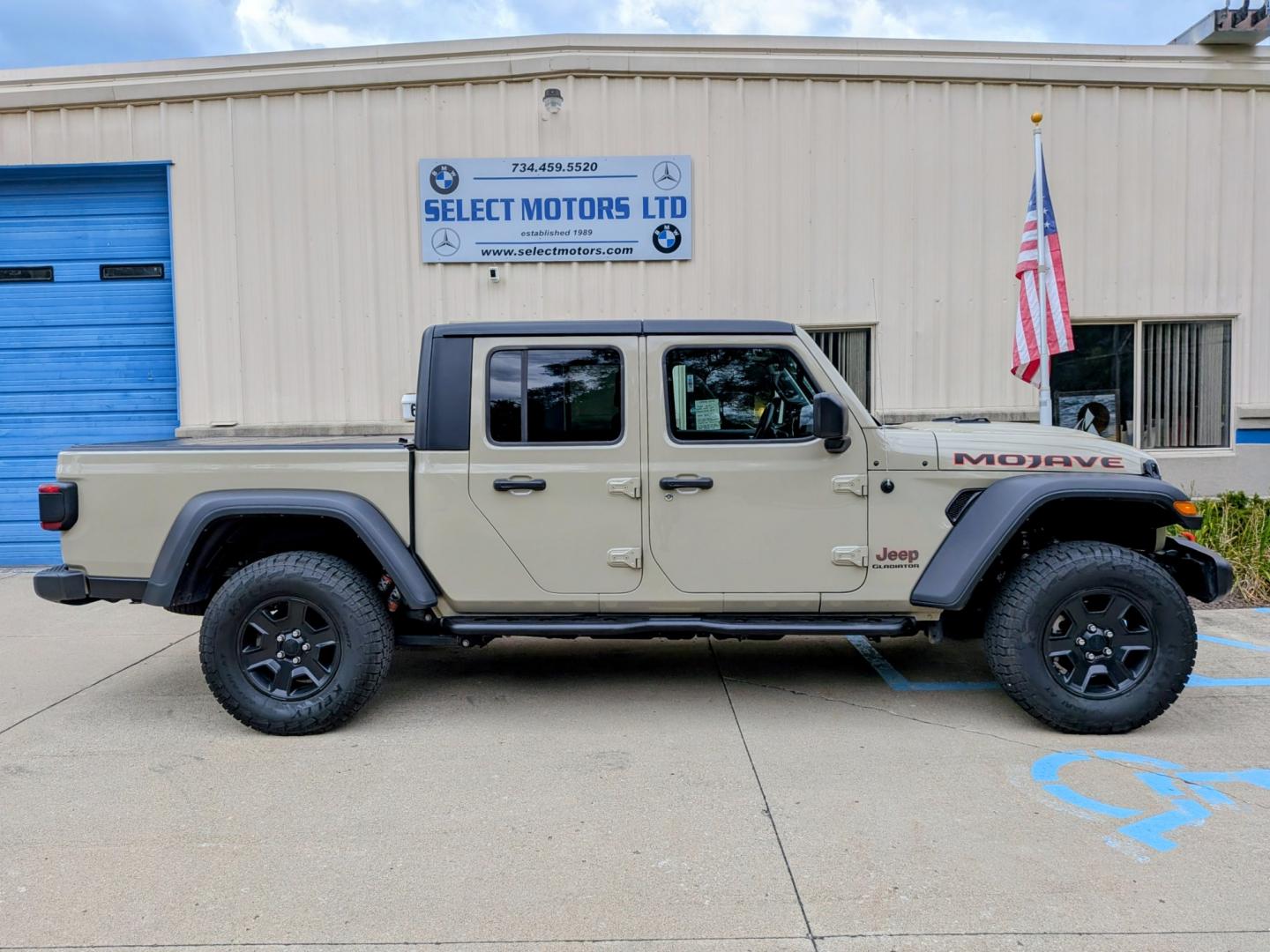 2022 Gobi /Black Jeep Gladiator Mojave (1C6JJTEG8NL) with an 3.6L V6 DOHC 24V engine, 6M transmission, located at 603 Amelia Street, Plymouth, MI, 48170, (734) 459-5520, 42.378841, -83.464546 - Vehicles shown by appointment - Please call ahead - 734-459-5520, text 734-658-4573 or contact us via our web site at: http://www.selectmotors.com for complete Inventory, Photos, Videos and FREE Carfax Reports. FOR SALE: 2022 Jeep Gladiator Mojave 4x4 Price: $29,995 | Limited Edition Gobi Clea- Photo#12