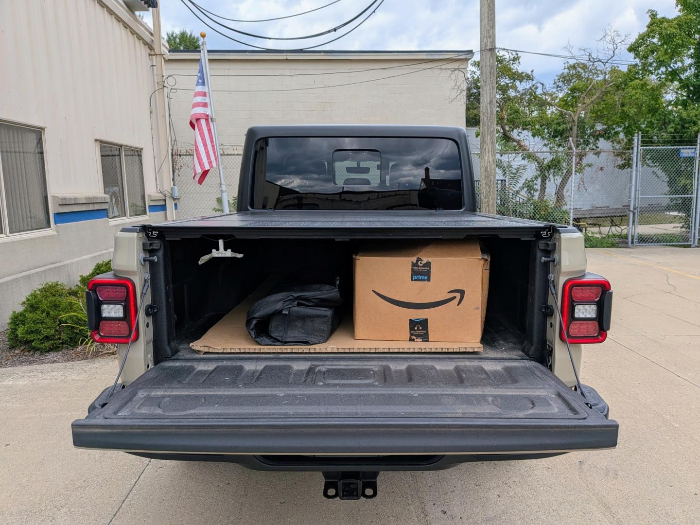 2022 Gobi /Black Jeep Gladiator Mojave (1C6JJTEG8NL) with an 3.6L V6 DOHC 24V engine, 6M transmission, located at 603 Amelia Street, Plymouth, MI, 48170, (734) 459-5520, 42.378841, -83.464546 - Vehicles shown by appointment - Please call ahead - 734-459-5520, text 734-658-4573 or contact us via our web site at: http://www.selectmotors.com for complete Inventory, Photos, Videos and FREE Carfax Reports. FOR SALE: 2022 Jeep Gladiator Mojave 4x4 Price: $29,995 | Limited Edition Gobi Clea- Photo#16