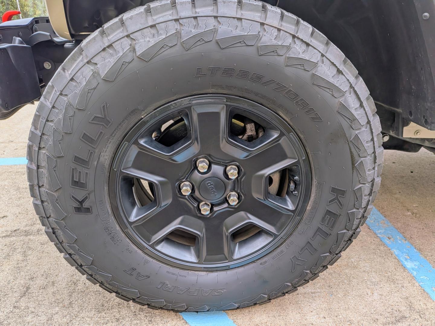 2022 Gobi /Black Jeep Gladiator Mojave (1C6JJTEG8NL) with an 3.6L V6 DOHC 24V engine, 6M transmission, located at 603 Amelia Street, Plymouth, MI, 48170, (734) 459-5520, 42.378841, -83.464546 - Vehicles shown by appointment - Please call ahead - 734-459-5520, text 734-658-4573 or contact us via our web site at: http://www.selectmotors.com for complete Inventory, Photos, Videos and FREE Carfax Reports. FOR SALE: 2022 Jeep Gladiator Mojave 4x4 Price: $29,995 | Limited Edition Gobi Clea- Photo#17