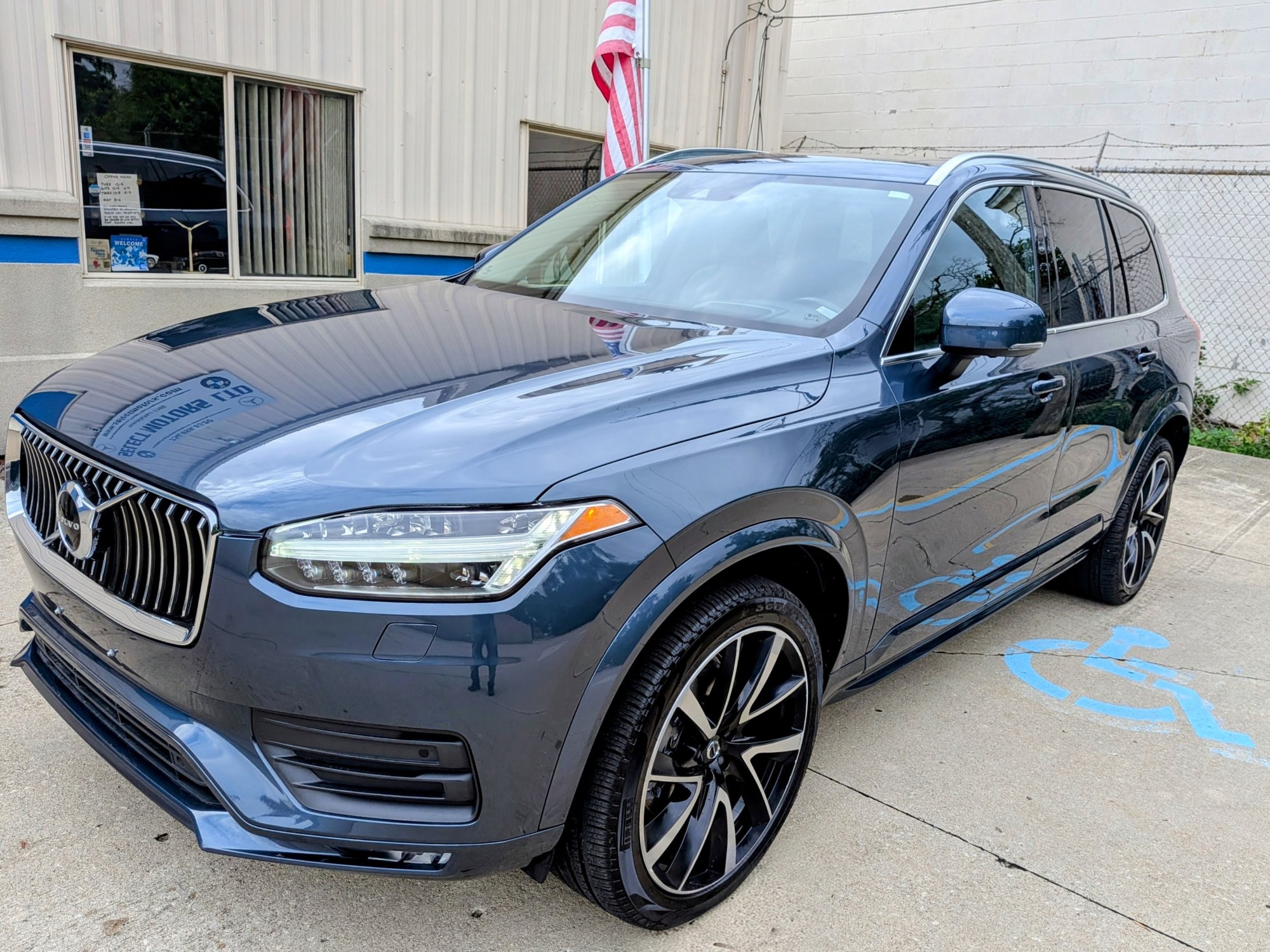 photo of 2020 Volvo XC90 T6 Momentum AWD