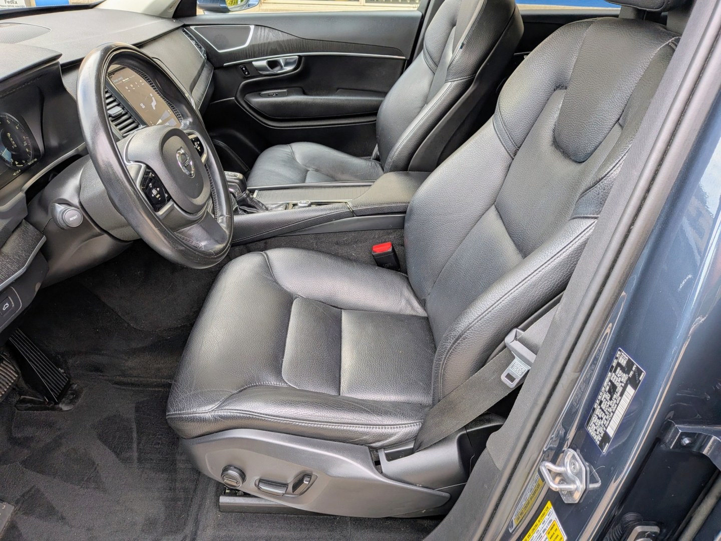 2020 Blue Metallic Volvo XC90 T6 Momentum AWD (YV4A22PK3L1) with an 2.0L L4 DOHC 16V engine, 8A transmission, located at 603 Amelia Street, Plymouth, MI, 48170, (734) 459-5520, 42.378841, -83.464546 - Vehicles shown by appointment - Please call ahead - 734-459-5520, text 734-658-4573 or contact us via our web site at: http://www.selectmotors.com for complete Inventory, Photos, Videos and FREE Carfax Reports. 2020 Volvo XC90 T6 AWD Momentum Price: $22,995 Mileage: 79,000 miles Conditio- Photo#4