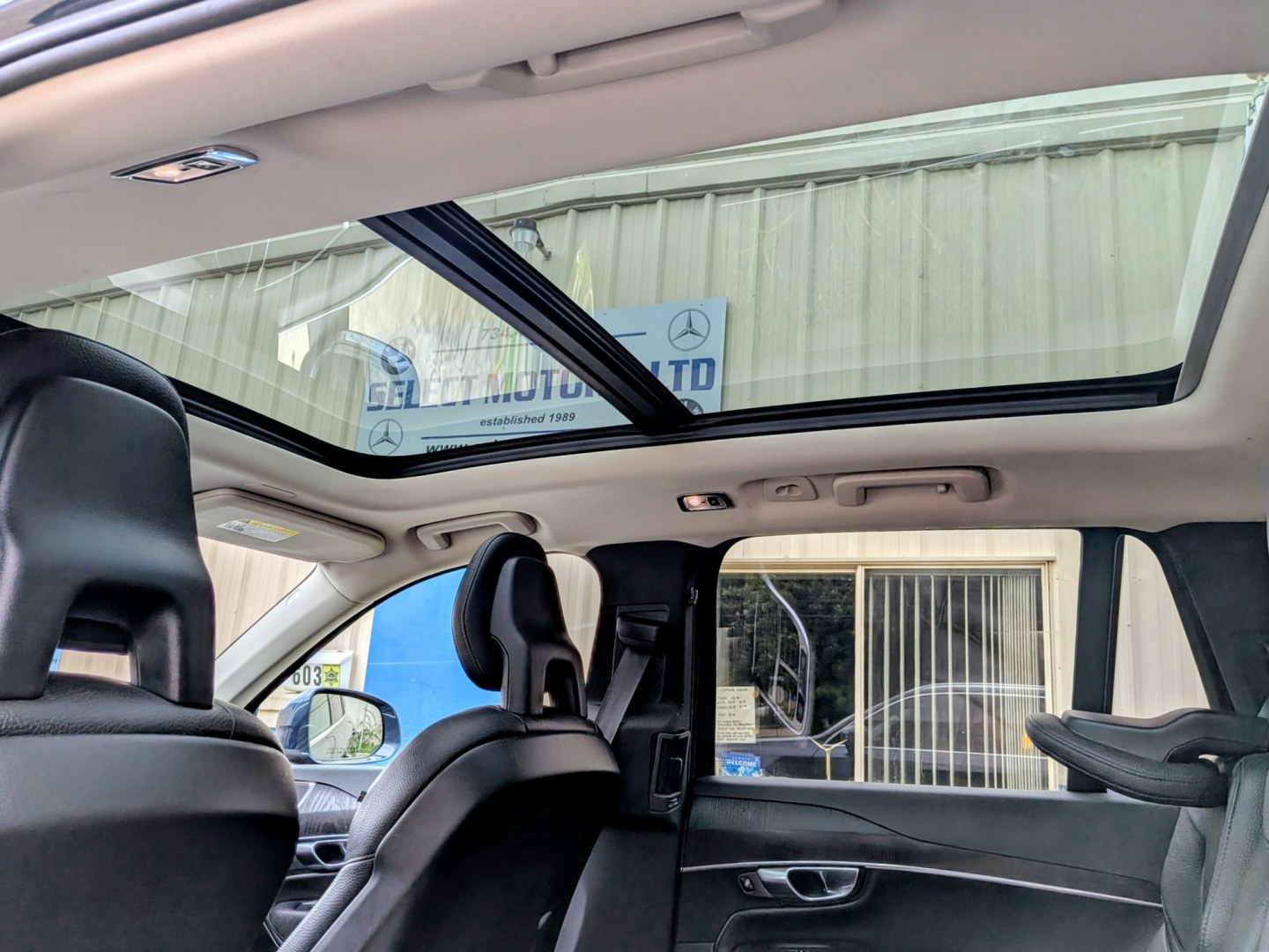 2020 Blue Metallic Volvo XC90 T6 Momentum AWD (YV4A22PK3L1) with an 2.0L L4 DOHC 16V engine, 8A transmission, located at 603 Amelia Street, Plymouth, MI, 48170, (734) 459-5520, 42.378841, -83.464546 - Vehicles shown by appointment - Please call ahead - 734-459-5520, text 734-658-4573 or contact us via our web site at: http://www.selectmotors.com for complete Inventory, Photos, Videos and FREE Carfax Reports. 2020 Volvo XC90 T6 AWD Momentum Price: $22,995 Mileage: 79,000 miles Conditio- Photo#7