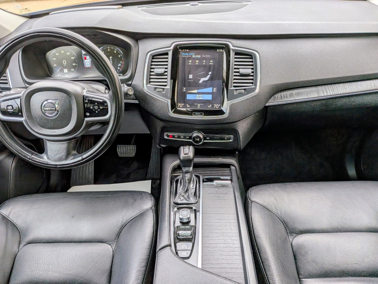 2020 Blue Metallic Volvo XC90 T6 Momentum AWD (YV4A22PK3L1) with an 2.0L L4 DOHC 16V engine, 8A transmission, located at 603 Amelia Street, Plymouth, MI, 48170, (734) 459-5520, 42.378841, -83.464546 - Vehicles shown by appointment - Please call ahead - 734-459-5520, text 734-658-4573 or contact us via our web site at: http://www.selectmotors.com for complete Inventory, Photos, Videos and FREE Carfax Reports. 2020 Volvo XC90 T6 AWD Momentum Price: $22,995 Mileage: 79,000 miles Conditio- Photo#11
