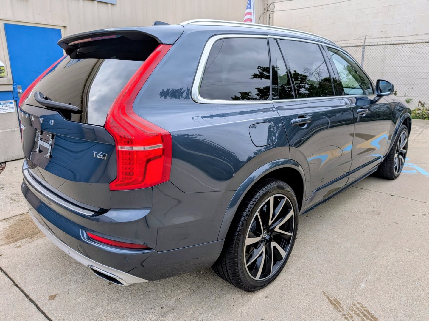 2020 Blue Metallic Volvo XC90 T6 Momentum AWD (YV4A22PK3L1) with an 2.0L L4 DOHC 16V engine, 8A transmission, located at 603 Amelia Street, Plymouth, MI, 48170, (734) 459-5520, 42.378841, -83.464546 - Vehicles shown by appointment - Please call ahead - 734-459-5520, text 734-658-4573 or contact us via our web site at: http://www.selectmotors.com for complete Inventory, Photos, Videos and FREE Carfax Reports. 2020 Volvo XC90 T6 AWD Momentum Price: $22,995 Mileage: 79,000 miles Conditio- Photo#14
