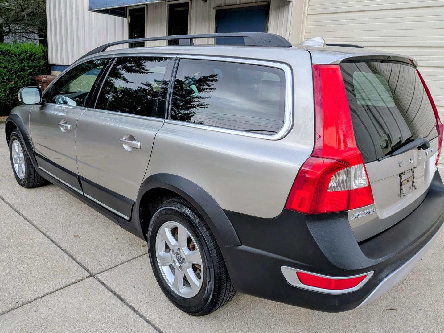2012 Seashell Metallic /Black Leather Volvo XC70 3.2 Premier (YV4952BZ2C1) with an 3.2L L6 DOHC 24V engine, 6-Speed Automatic transmission, located at 603 Amelia Street, Plymouth, MI, 48170, (734) 459-5520, 42.378841, -83.464546 - Vehicles shown by appointment - Please call ahead - 734-459-5520, text 734-658-4573 or contact us via our web site at: http://www.selectmotors.com for complete Inventory, Photos, Videos and FREE Carfax Reports. 2012 Volvo XC70 3.2 AWD – Ready for the Road! Price: $5,995.00 (Includes document f- Photo#2