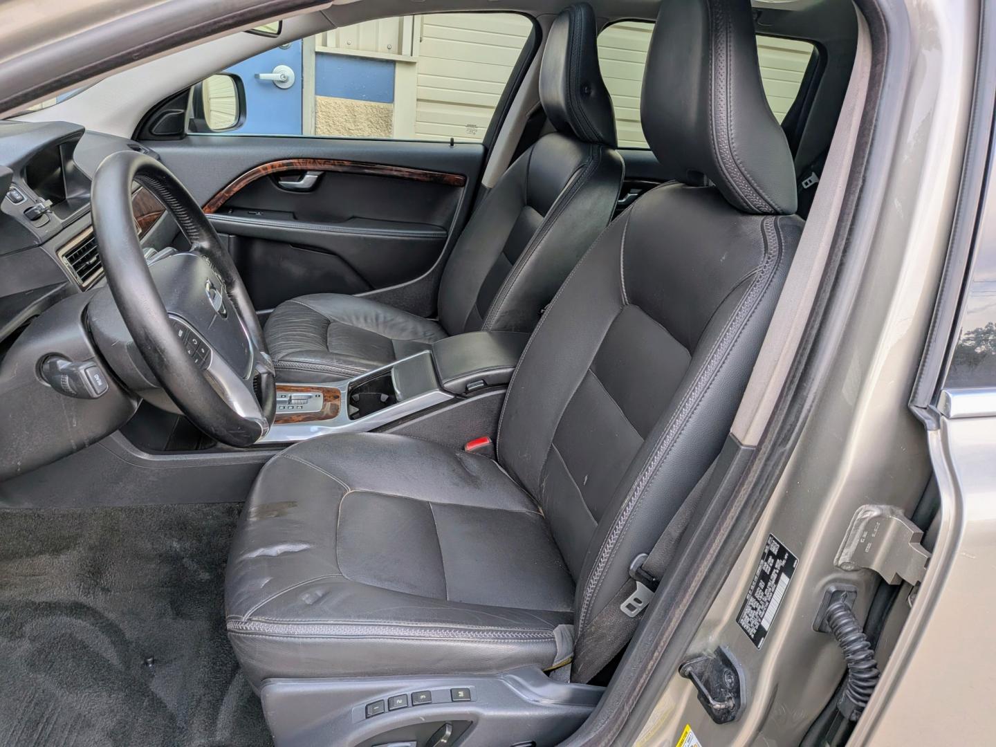 2012 Seashell Metallic /Black Leather Volvo XC70 3.2 Premier (YV4952BZ2C1) with an 3.2L L6 DOHC 24V engine, 6-Speed Automatic transmission, located at 603 Amelia Street, Plymouth, MI, 48170, (734) 459-5520, 42.378841, -83.464546 - Vehicles shown by appointment - Please call ahead - 734-459-5520, text 734-658-4573 or contact us via our web site at: http://www.selectmotors.com for complete Inventory, Photos, Videos and FREE Carfax Reports. 2012 Volvo XC70 3.2 AWD – Ready for the Road! Price: $5,995.00 (Includes document f- Photo#4