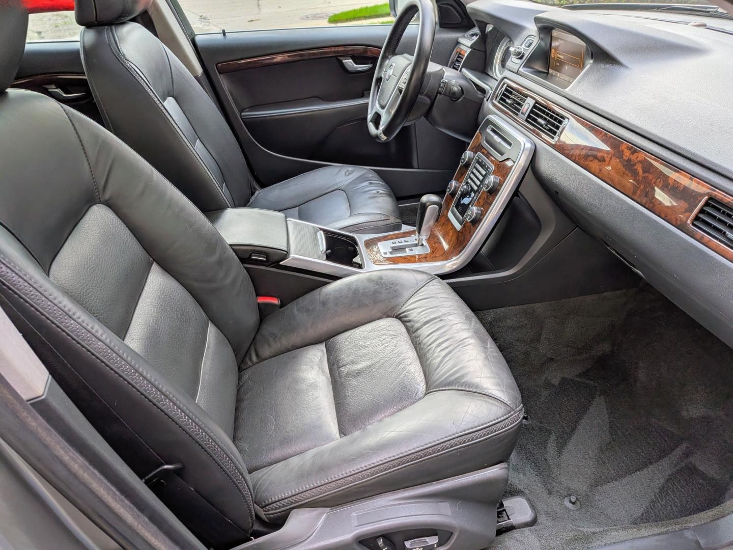 2012 Seashell Metallic /Black Leather Volvo XC70 3.2 Premier (YV4952BZ2C1) with an 3.2L L6 DOHC 24V engine, 6-Speed Automatic transmission, located at 603 Amelia Street, Plymouth, MI, 48170, (734) 459-5520, 42.378841, -83.464546 - Vehicles shown by appointment - Please call ahead - 734-459-5520, text 734-658-4573 or contact us via our web site at: http://www.selectmotors.com for complete Inventory, Photos, Videos and FREE Carfax Reports. 2012 Volvo XC70 3.2 AWD – Ready for the Road! Price: $5,995.00 (Includes document f- Photo#8