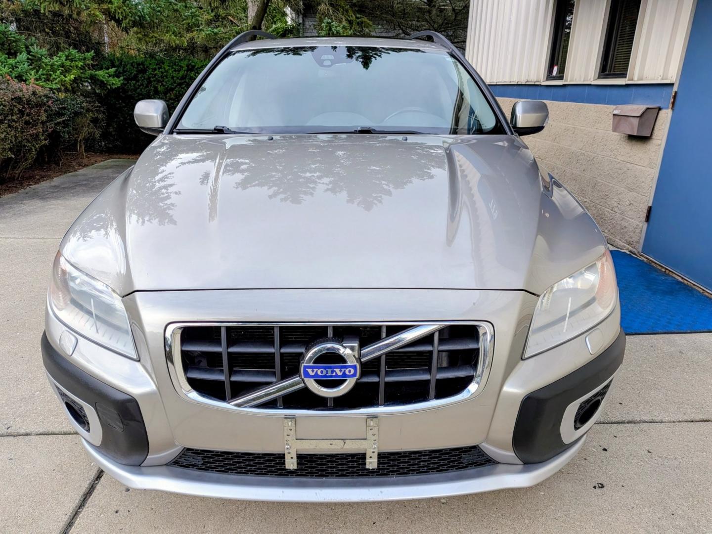 2012 Seashell Metallic /Black Leather Volvo XC70 3.2 Premier (YV4952BZ2C1) with an 3.2L L6 DOHC 24V engine, 6-Speed Automatic transmission, located at 603 Amelia Street, Plymouth, MI, 48170, (734) 459-5520, 42.378841, -83.464546 - Vehicles shown by appointment - Please call ahead - 734-459-5520, text 734-658-4573 or contact us via our web site at: http://www.selectmotors.com for complete Inventory, Photos, Videos and FREE Carfax Reports. 2012 Volvo XC70 3.2 AWD – Ready for the Road! Price: $5,995.00 (Includes document f- Photo#11