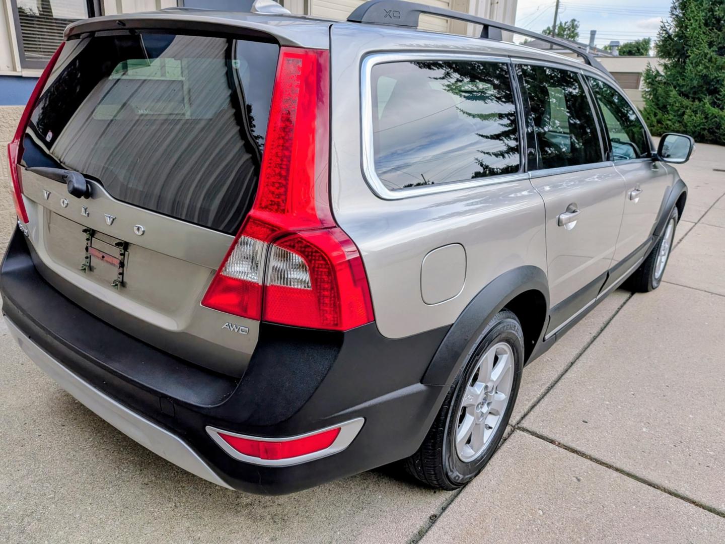 2012 Seashell Metallic /Black Leather Volvo XC70 3.2 Premier (YV4952BZ2C1) with an 3.2L L6 DOHC 24V engine, 6-Speed Automatic transmission, located at 603 Amelia Street, Plymouth, MI, 48170, (734) 459-5520, 42.378841, -83.464546 - Vehicles shown by appointment - Please call ahead - 734-459-5520, text 734-658-4573 or contact us via our web site at: http://www.selectmotors.com for complete Inventory, Photos, Videos and FREE Carfax Reports. 2012 Volvo XC70 3.2 AWD – Ready for the Road! Price: $5,995.00 (Includes document f- Photo#14