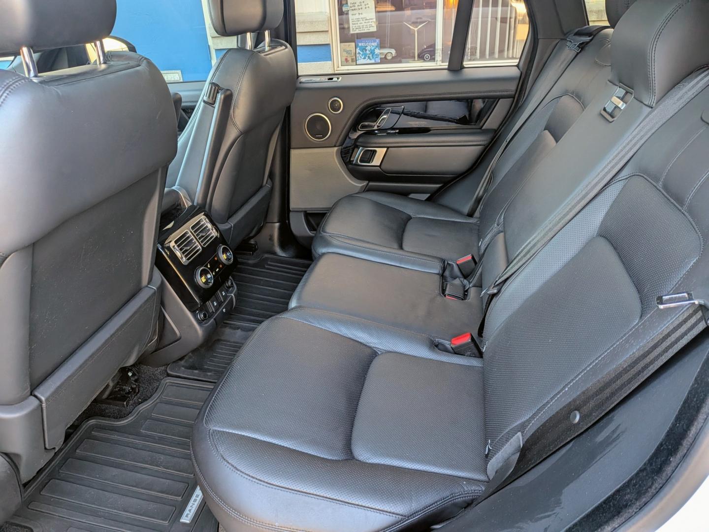 2018 White /Ebony Leather Land Rover Range Rover HSE (SALGS2SV5JA) with an 3.0L V6 DOHC 24V SUPERCHARGED engine, 8A transmission, located at 603 Amelia Street, Plymouth, MI, 48170, (734) 459-5520, 42.378841, -83.464546 - Vehicles shown by appointment - Please call ahead - 734-459-5520, text 734-658-4573 or contact us via our web site at: http://www.selectmotors.com for complete Inventory, Photos, Videos and FREE Carfax Reports. 2018 Land Rover Range Rover V6 Supercharged HSE SWB Price: $23,995 (Includes docum- Photo#5