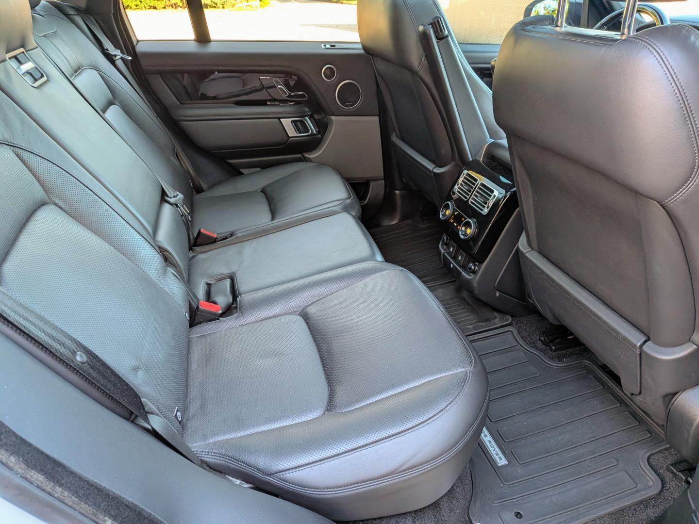 2018 White /Ebony Leather Land Rover Range Rover HSE (SALGS2SV5JA) with an 3.0L V6 DOHC 24V SUPERCHARGED engine, 8A transmission, located at 603 Amelia Street, Plymouth, MI, 48170, (734) 459-5520, 42.378841, -83.464546 - Vehicles shown by appointment - Please call ahead - 734-459-5520, text 734-658-4573 or contact us via our web site at: http://www.selectmotors.com for complete Inventory, Photos, Videos and FREE Carfax Reports. 2018 Land Rover Range Rover V6 Supercharged HSE SWB Price: $23,995 (Includes docum- Photo#10