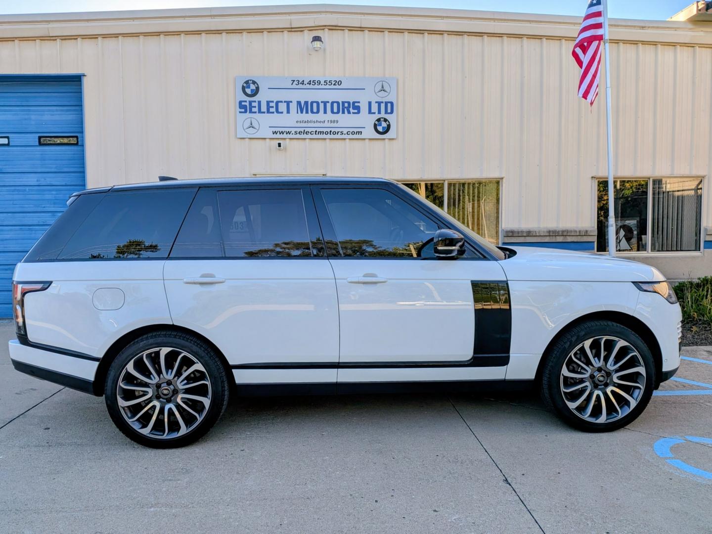 2018 White /Ebony Leather Land Rover Range Rover HSE (SALGS2SV5JA) with an 3.0L V6 DOHC 24V SUPERCHARGED engine, 8A transmission, located at 603 Amelia Street, Plymouth, MI, 48170, (734) 459-5520, 42.378841, -83.464546 - Vehicles shown by appointment - Please call ahead - 734-459-5520, text 734-658-4573 or contact us via our web site at: http://www.selectmotors.com for complete Inventory, Photos, Videos and FREE Carfax Reports. 2018 Land Rover Range Rover V6 Supercharged HSE SWB Price: $23,995 (Includes docum- Photo#13
