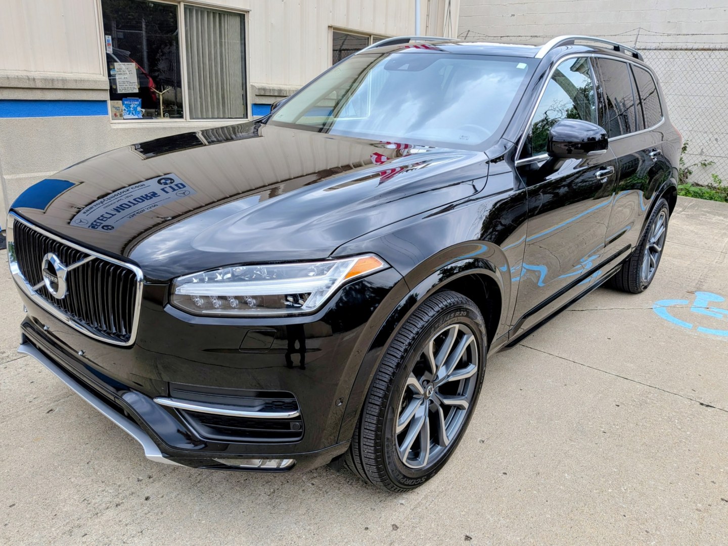 2018 Black Volvo XC90 T6 Momentum AWD (YV4A22PK1J1) with an 2.0L L4 DOHC 16V engine, 8A transmission, located at 603 Amelia Street, Plymouth, MI, 48170, (734) 459-5520, 42.378841, -83.464546 - Vehicles shown by appointment - Please call ahead - 734-459-5520, text 734-658-4573 or contact us via our web site at: http://www.selectmotors.com for complete Inventory, Photos, Videos and FREE Carfax Reports. 2018 Volvo XC90 T6 AWD Momentum Price: $18,995 (Includes Warranty & Document Fee —- Photo#0