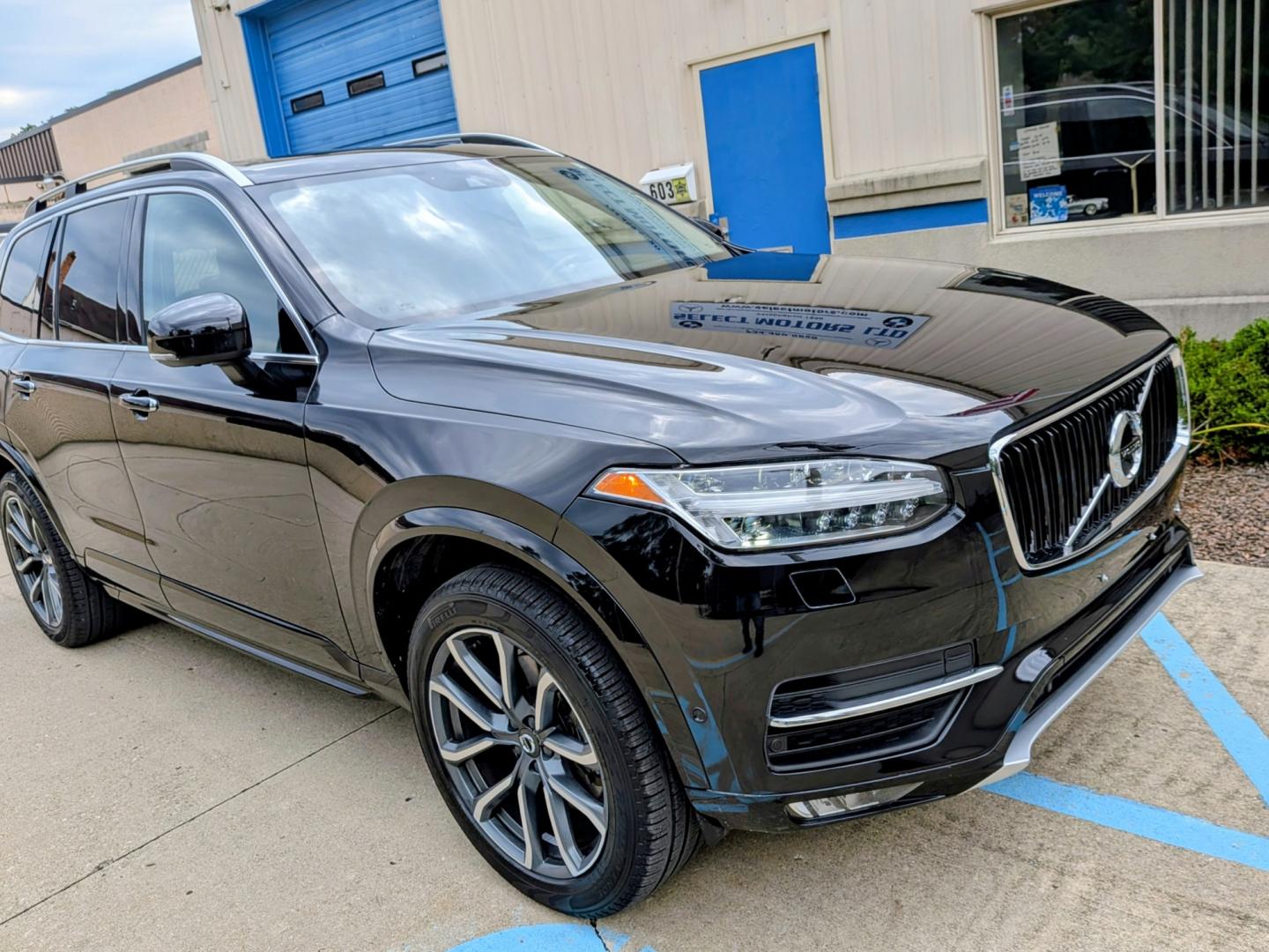 2018 Black Volvo XC90 T6 Momentum AWD (YV4A22PK1J1) with an 2.0L L4 DOHC 16V engine, 8A transmission, located at 603 Amelia Street, Plymouth, MI, 48170, (734) 459-5520, 42.378841, -83.464546 - Vehicles shown by appointment - Please call ahead - 734-459-5520, text 734-658-4573 or contact us via our web site at: http://www.selectmotors.com for complete Inventory, Photos, Videos and FREE Carfax Reports. 2018 Volvo XC90 T6 AWD Momentum Price: $18,995 (Includes Warranty & Document Fee —- Photo#12
