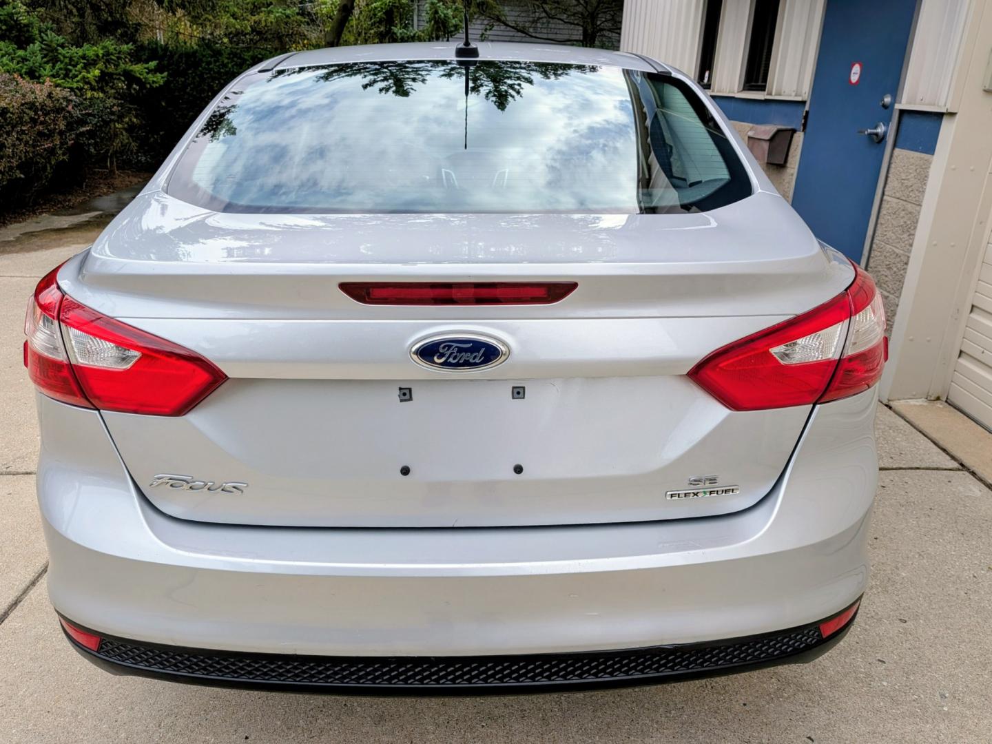 2014 Silver /Black Ford Focus SE Sedan (1FADP3F21EL) with an 2.0L L4 DOHC 16V engine, Automatic transmission, located at 603 Amelia Street, Plymouth, MI, 48170, (734) 459-5520, 42.378841, -83.464546 - Vehicles shown by appointment - Please call ahead - 734-459-5520, text 734-658-4573 or contact us via our web site at: http://www.selectmotors.com for complete Inventory, Photos, Videos and FREE Carfax Reports. 2014 Ford Focus SE Sedan – Only 32k Miles! Price: $8,995 (Includes Document Fee- Photo#3
