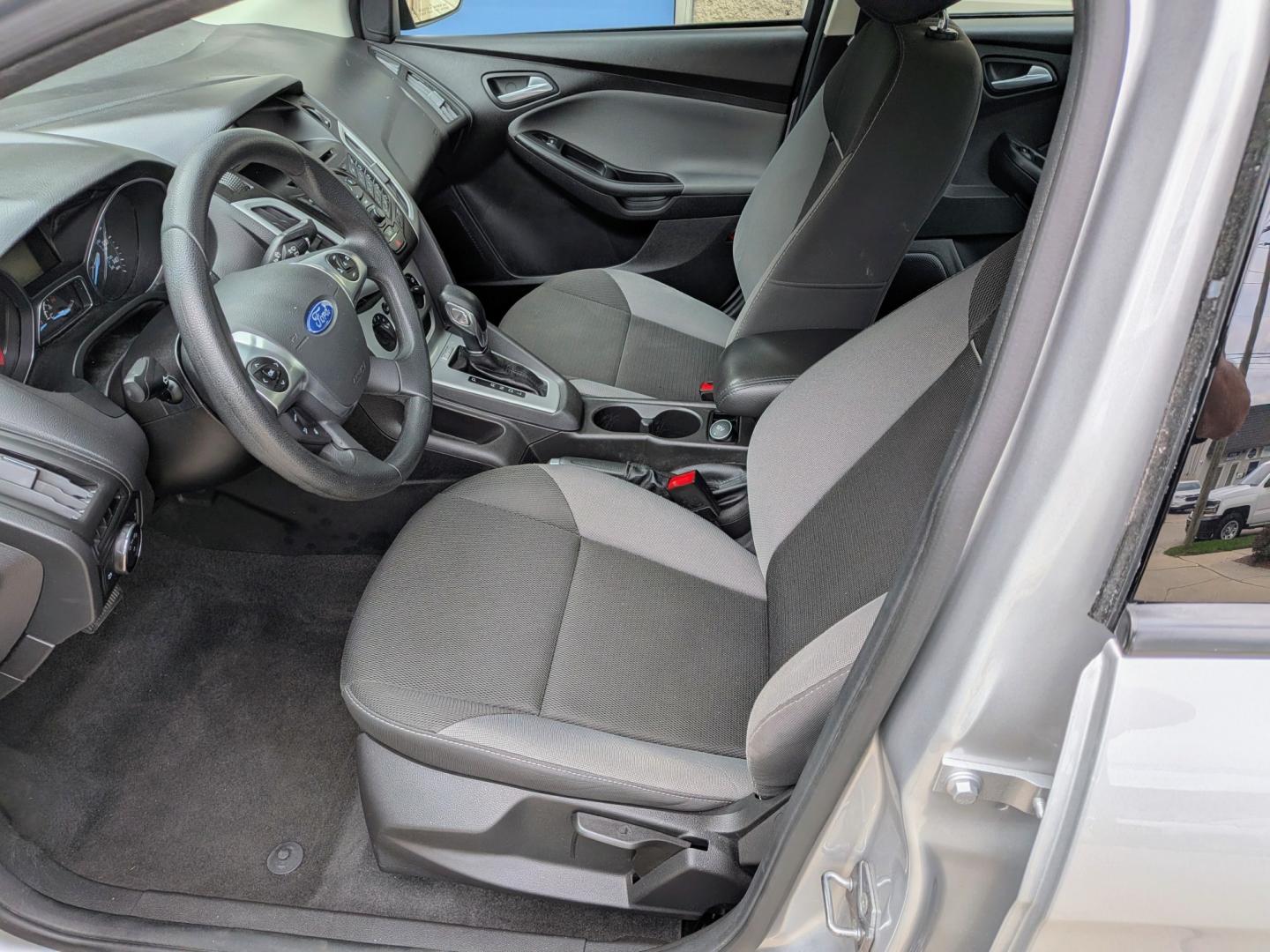 2014 Silver /Black Ford Focus SE Sedan (1FADP3F21EL) with an 2.0L L4 DOHC 16V engine, Automatic transmission, located at 603 Amelia Street, Plymouth, MI, 48170, (734) 459-5520, 42.378841, -83.464546 - Vehicles shown by appointment - Please call ahead - 734-459-5520, text 734-658-4573 or contact us via our web site at: http://www.selectmotors.com for complete Inventory, Photos, Videos and FREE Carfax Reports. 2014 Ford Focus SE Sedan – Only 32k Miles! Price: $8,995 (Includes Document Fee- Photo#4