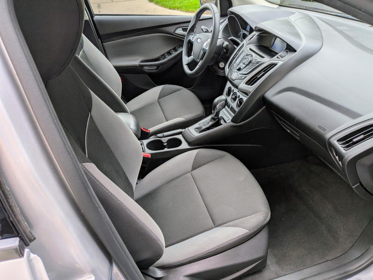 2014 Silver /Black Ford Focus SE Sedan (1FADP3F21EL) with an 2.0L L4 DOHC 16V engine, Automatic transmission, located at 603 Amelia Street, Plymouth, MI, 48170, (734) 459-5520, 42.378841, -83.464546 - Vehicles shown by appointment - Please call ahead - 734-459-5520, text 734-658-4573 or contact us via our web site at: http://www.selectmotors.com for complete Inventory, Photos, Videos and FREE Carfax Reports. 2014 Ford Focus SE Sedan – Only 32k Miles! Price: $8,995 (Includes Document Fee- Photo#7